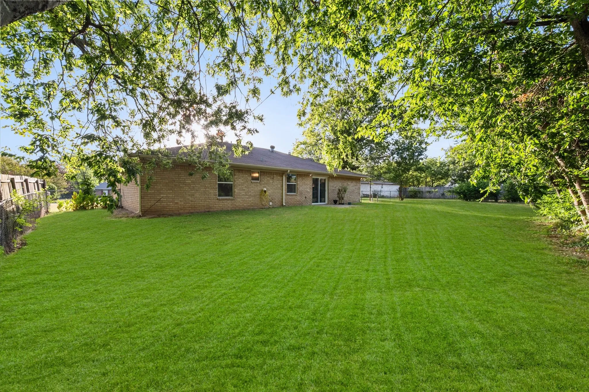 Single Family Residence For Rent in Navarro County , 2604 Fairmont Circle, Corsicana, Texas 75110, 3 Bedroom, 2 Bathroom, 2 Garage spaces, 1,633 Sqft, built in 1975, mls#21359289, Real Estate Agent in Corsicana, Homes For Rent in Navarro county, Homes For Rent in Corsicana, Realtor in Corsicana Texas, Real Estate Brokerage Independent Realty Texas, Luminita Cordes Realtor