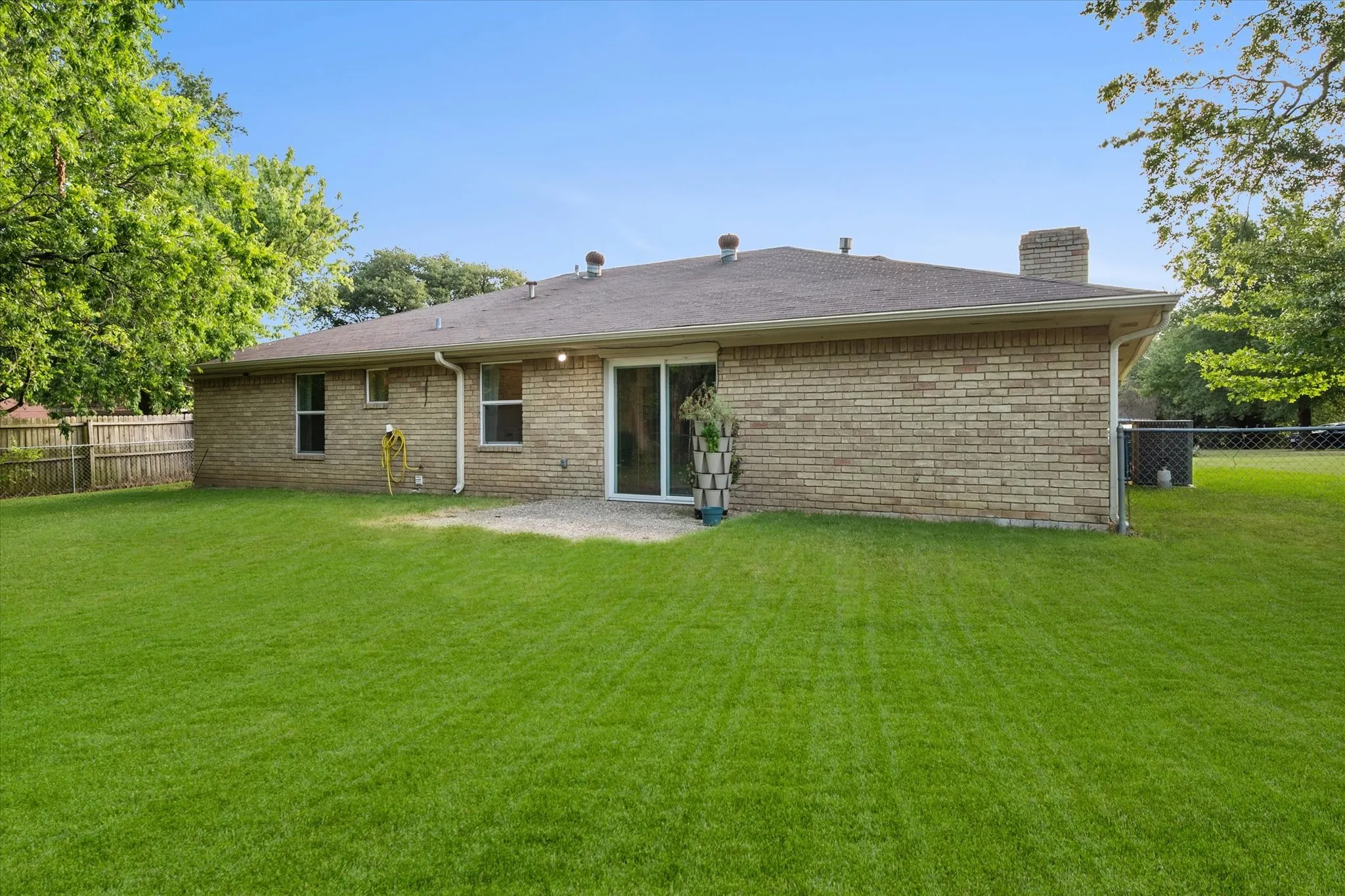 Single Family Residence For Rent in Navarro County , 2604 Fairmont Circle, Corsicana, Texas 75110, 3 Bedroom, 2 Bathroom, 2 Garage spaces, 1,633 Sqft, built in 1975, mls#21359289, Real Estate Agent in Corsicana, Homes For Rent in Navarro county, Homes For Rent in Corsicana, Realtor in Corsicana Texas, Real Estate Brokerage Independent Realty Texas, Luminita Cordes Realtor