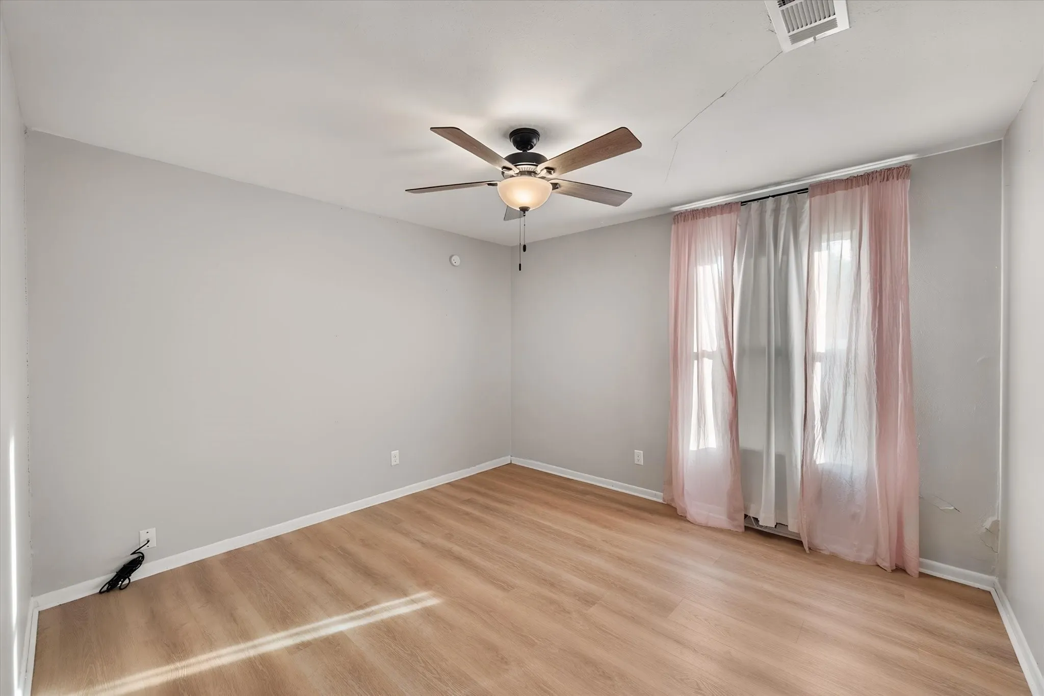 Single Family Residence For Rent in Navarro County , 2604 Fairmont Circle, Corsicana, Texas 75110, 3 Bedroom, 2 Bathroom, 2 Garage spaces, 1,633 Sqft, built in 1975, mls#21359289, Real Estate Agent in Corsicana, Homes For Rent in Navarro county, Homes For Rent in Corsicana, Realtor in Corsicana Texas, Real Estate Brokerage Independent Realty Texas, Luminita Cordes Realtor