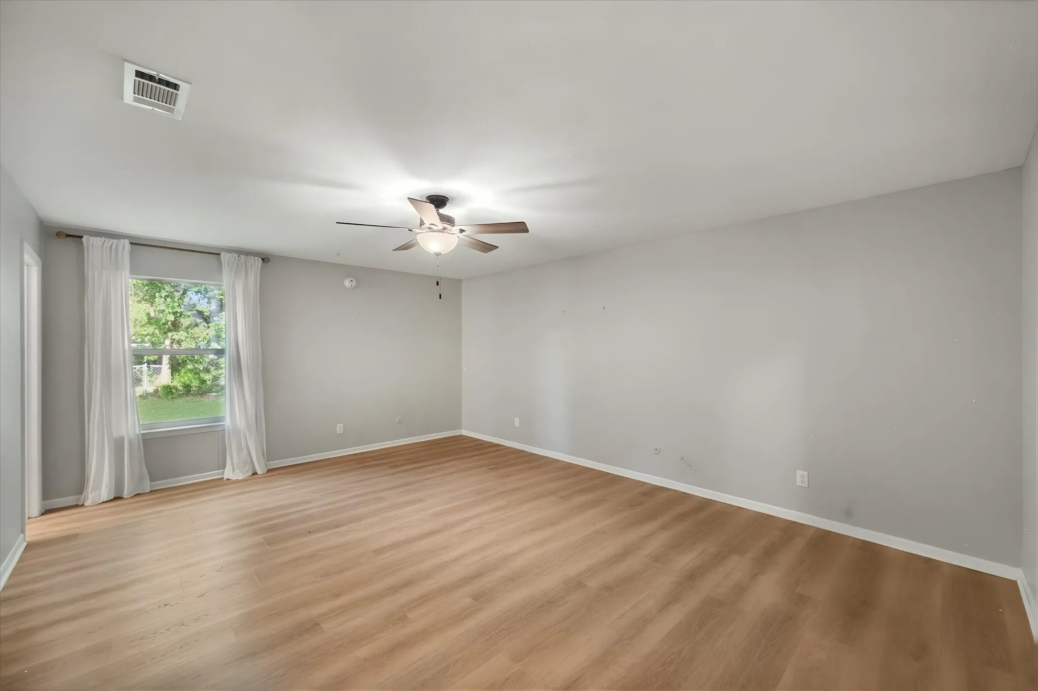Single Family Residence For Rent in Navarro County , 2604 Fairmont Circle, Corsicana, Texas 75110, 3 Bedroom, 2 Bathroom, 2 Garage spaces, 1,633 Sqft, built in 1975, mls#21359289, Real Estate Agent in Corsicana, Homes For Rent in Navarro county, Homes For Rent in Corsicana, Realtor in Corsicana Texas, Real Estate Brokerage Independent Realty Texas, Luminita Cordes Realtor