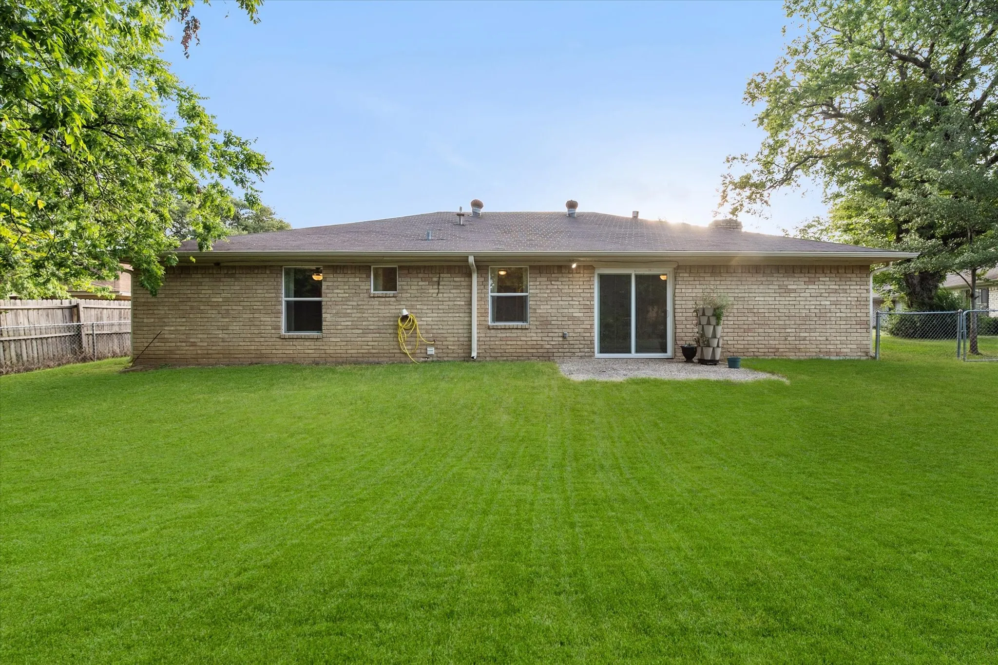 Single Family Residence For Rent in Navarro County , 2604 Fairmont Circle, Corsicana, Texas 75110, 3 Bedroom, 2 Bathroom, 2 Garage spaces, 1,633 Sqft, built in 1975, mls#21359289, Real Estate Agent in Corsicana, Homes For Rent in Navarro county, Homes For Rent in Corsicana, Realtor in Corsicana Texas, Real Estate Brokerage Independent Realty Texas, Luminita Cordes Realtor