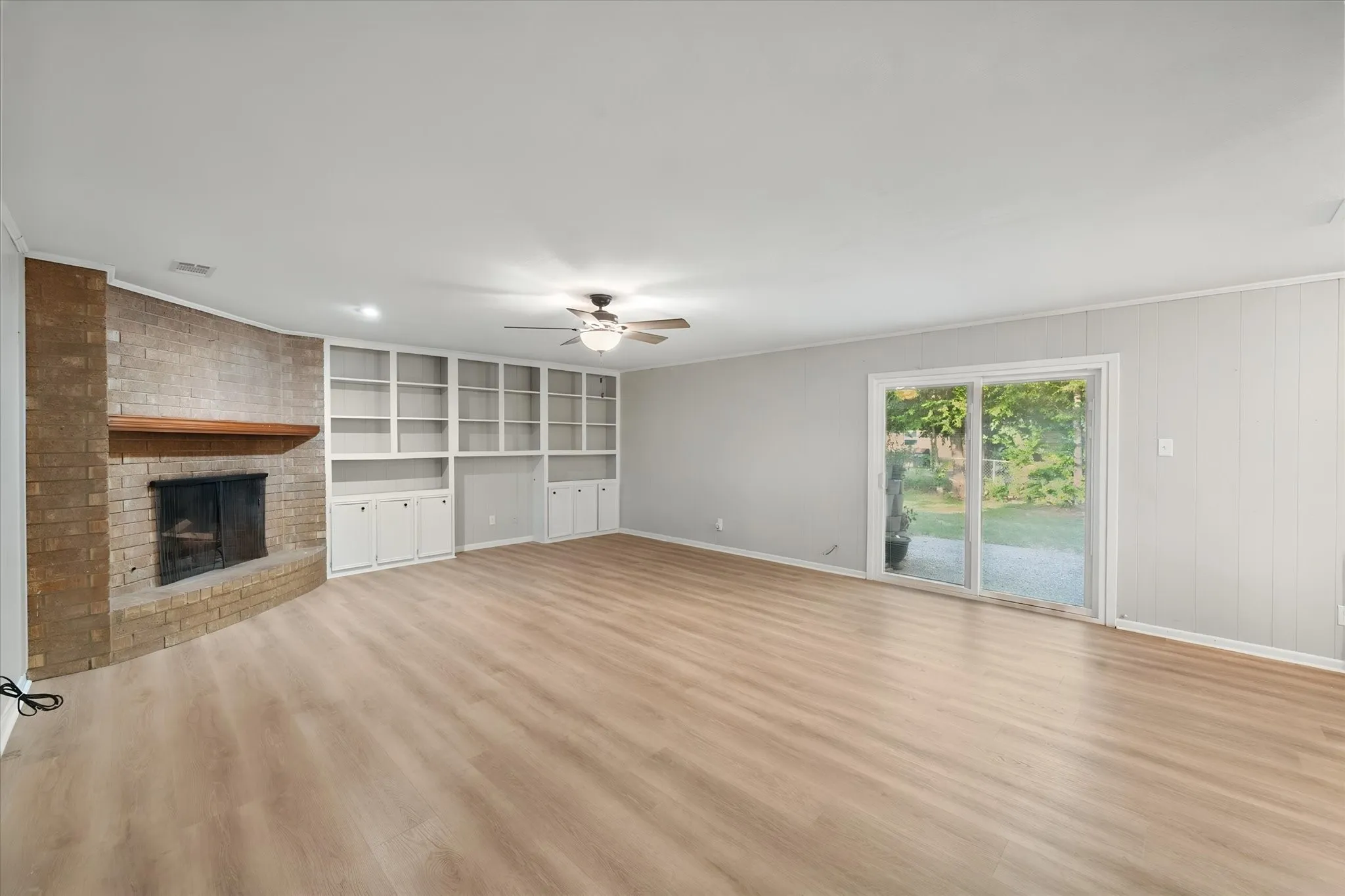 Single Family Residence For Rent in Navarro County , 2604 Fairmont Circle, Corsicana, Texas 75110, 3 Bedroom, 2 Bathroom, 2 Garage spaces, 1,633 Sqft, built in 1975, mls#21359289, Real Estate Agent in Corsicana, Homes For Rent in Navarro county, Homes For Rent in Corsicana, Realtor in Corsicana Texas, Real Estate Brokerage Independent Realty Texas, Luminita Cordes Realtor