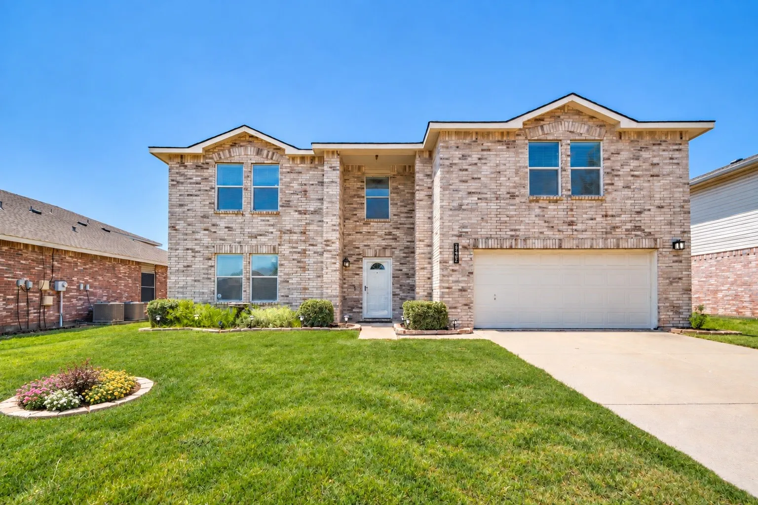 Single Family Residence For Sale in Denton County , 7612 Mosspoint Court, Denton, Texas 76210, 5 Bedroom, 4 Bathroom, 2 Garage spaces, 3,904 Sqft, built in 2002, mls#21359450, Real Estate Agent in Denton, Homes For Sale in Denton county, Homes For Sale in Denton, Realtor in Denton Texas, Real Estate Brokerage Independent Realty Texas, Luminita Cordes Realtor