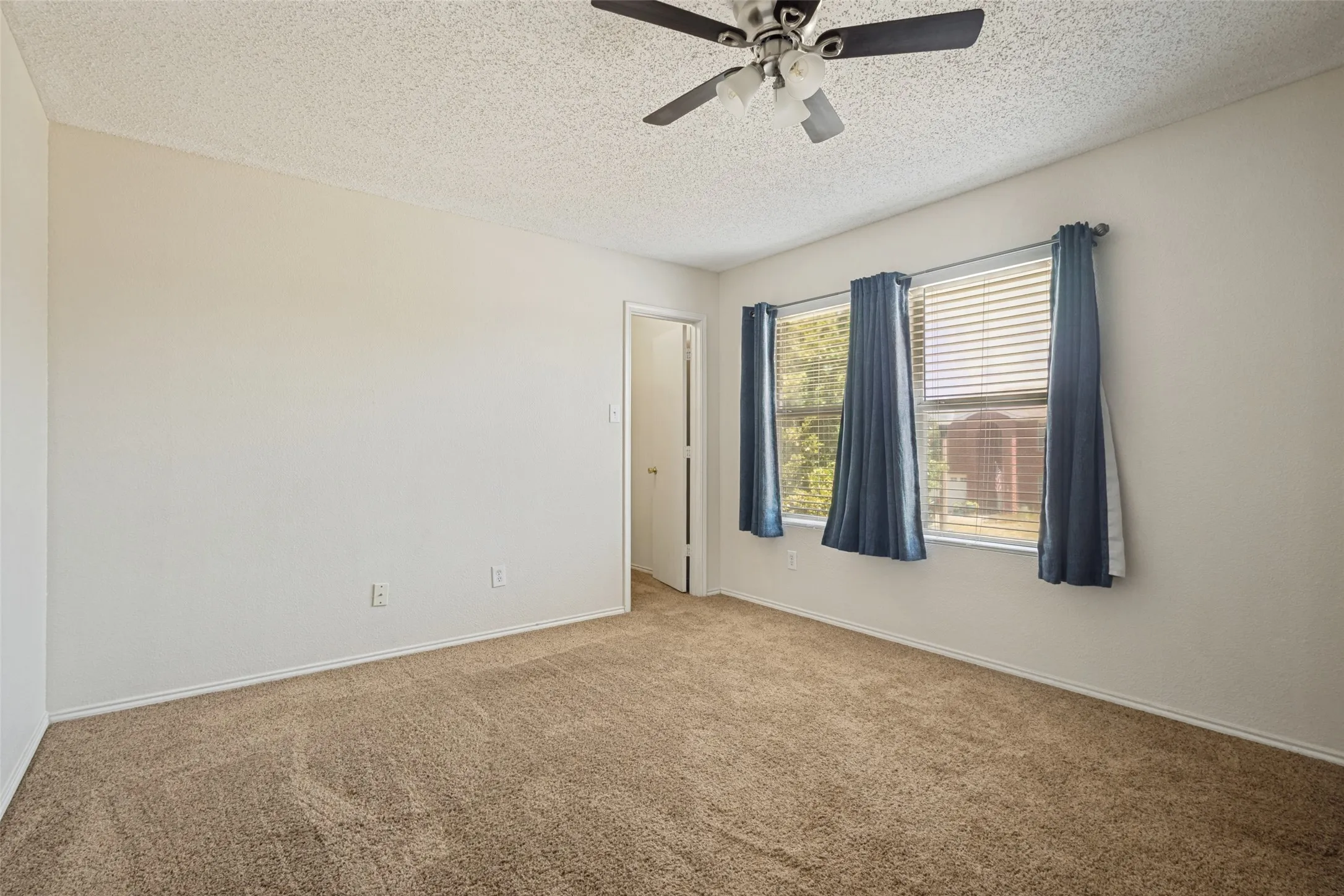 Single Family Residence For Sale in Denton County , 7612 Mosspoint Court, Denton, Texas 76210, 5 Bedroom, 4 Bathroom, 2 Garage spaces, 3,904 Sqft, built in 2002, mls#21359450, Real Estate Agent in Denton, Homes For Sale in Denton county, Homes For Sale in Denton, Realtor in Denton Texas, Real Estate Brokerage Independent Realty Texas, Luminita Cordes Realtor