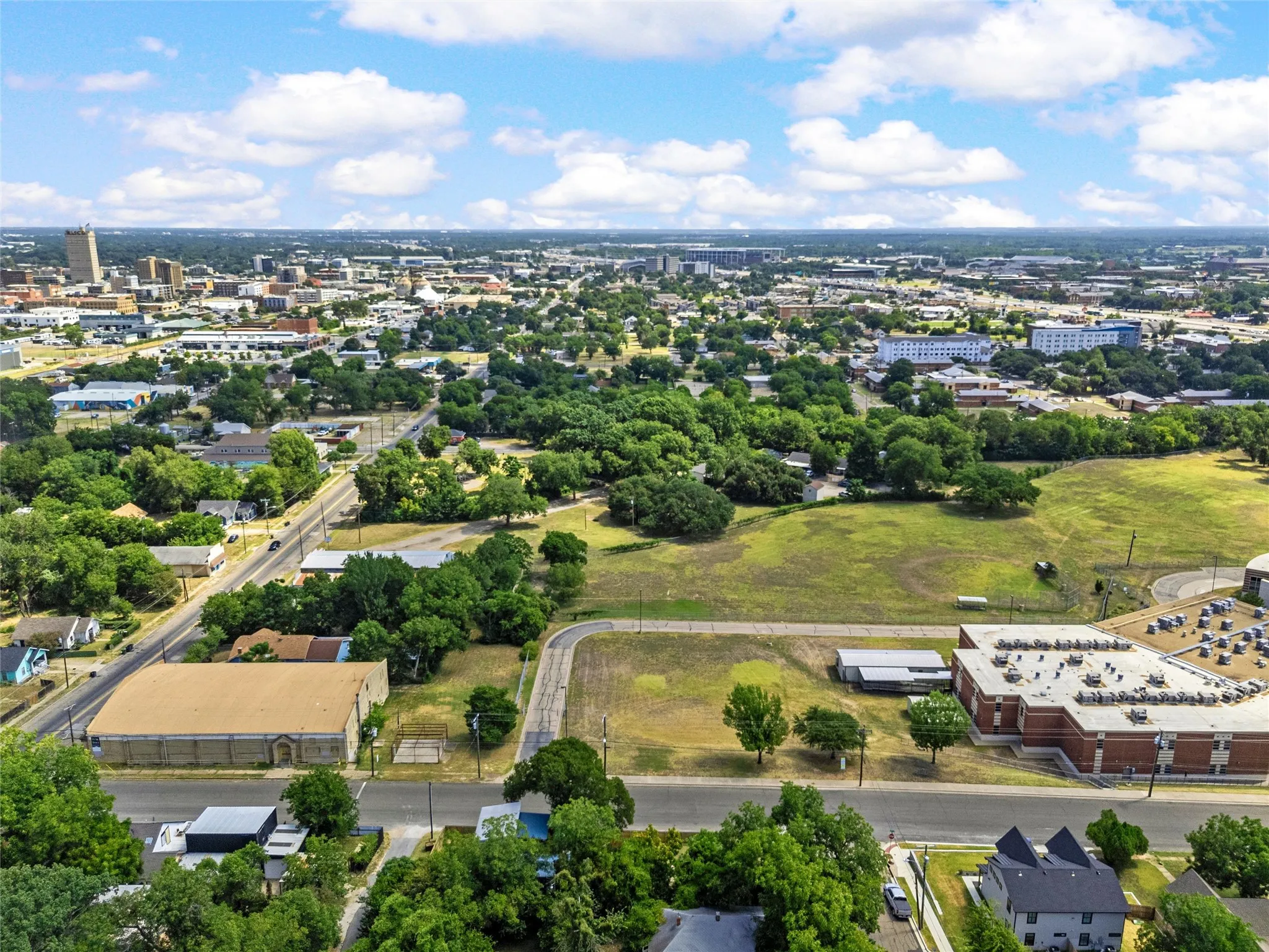 Single Family Residence For Sale in Mc Lennan County , 1501 Burnett Avenue, Waco, Texas 76706, 2 Bedroom, 2 Bathroom, 1 Garage spaces, 943 Sqft, built in 2019, mls#21358841, Real Estate Agent in Waco, Homes For Sale in Mc Lennan county, Homes For Sale in Waco, Realtor in Waco Texas, Real Estate Brokerage Independent Realty Texas, Luminita Cordes Realtor