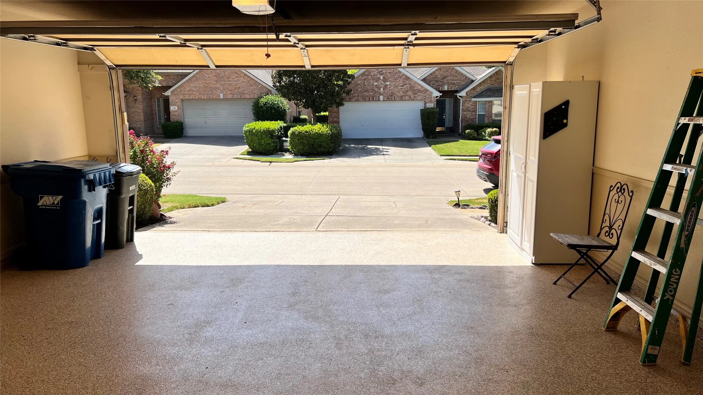 Epoxy flooring in the garage - 2 removable cabinets