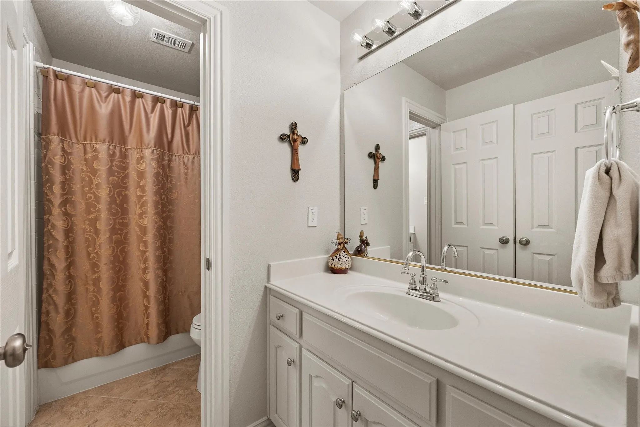 Single Family Residence For Sale in Collin County , 4512 Jenkins Drive, Plano, Texas 75024, 4 Bedroom, 4 Bathroom, 4 Garage spaces, 3,415 Sqft, built in 1997, mls#21351480, Real Estate Agent in Plano, Homes For Sale in Collin county, Homes For Sale in Plano, Realtor in Plano Texas, Real Estate Brokerage Independent Realty Texas, Luminita Cordes Realtor