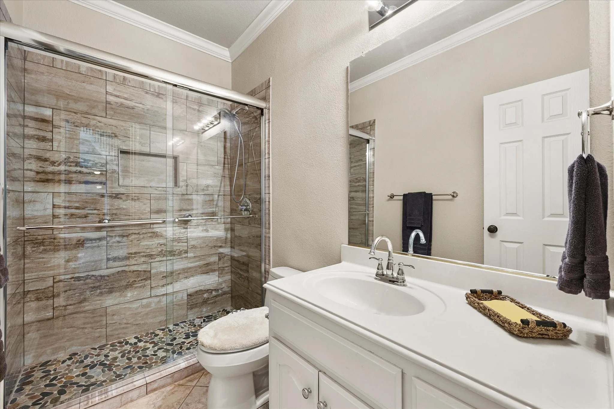 1st floor full bathroom
Large update walk-in shower