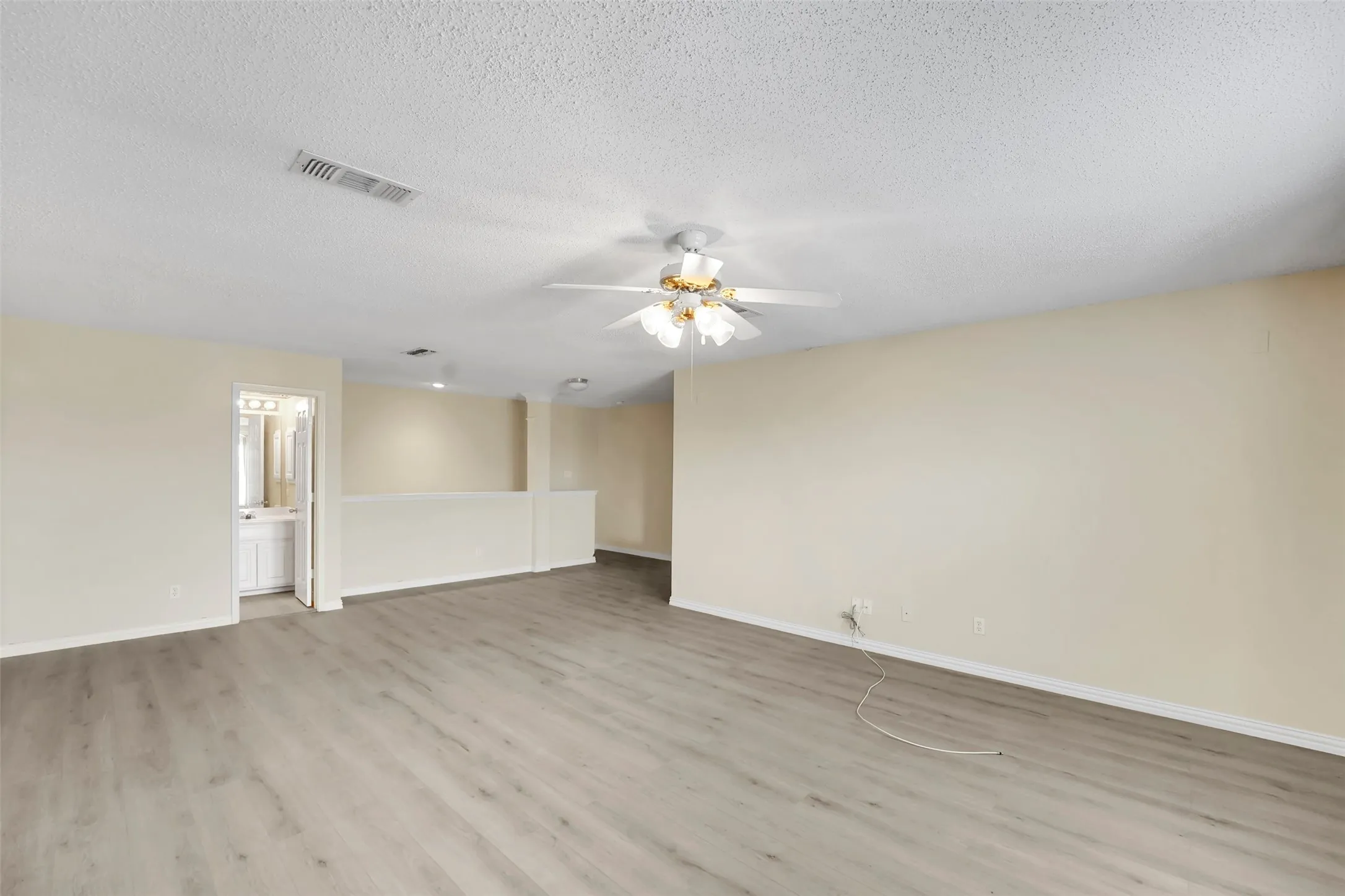 Single Family Residence For Rent in Tarrant County , 2700 Edgefield Trail, Mansfield, Texas 76063, 4 Bedroom, 3 Bathroom, 2 Garage spaces, 2,962 Sqft, built in 2001, mls#21359773, Real Estate Agent in Mansfield, Homes For Rent in Tarrant county, Homes For Rent in Mansfield, Realtor in Mansfield Texas, Real Estate Brokerage Independent Realty Texas, Luminita Cordes Realtor