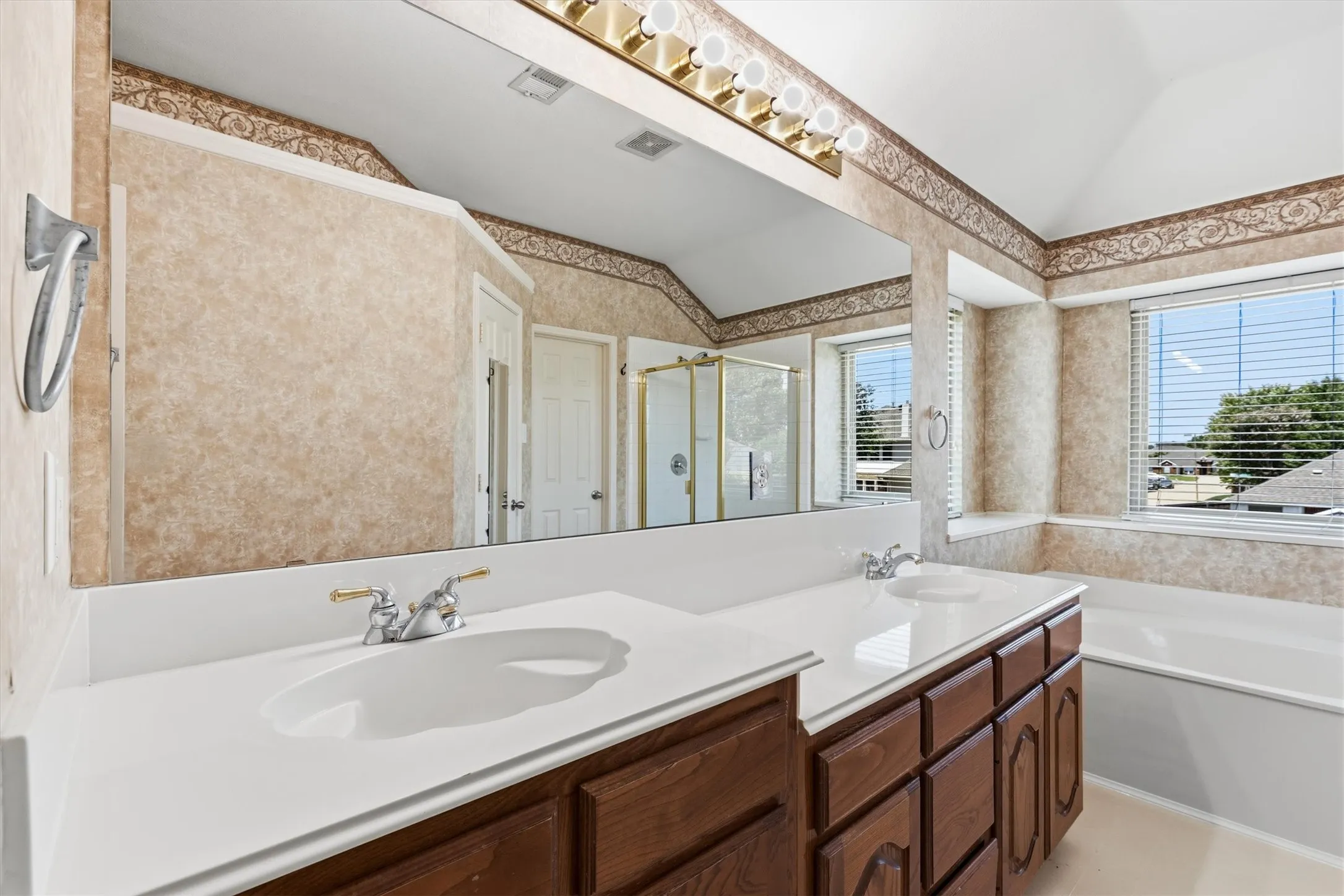 Single Family Residence For Sale in Collin County , 1332 Marwood Drive, Allen, Texas 75013, 4 Bedroom, 3 Bathroom, 2 Garage spaces, 2,274 Sqft, built in 2000, mls#21359602, Real Estate Agent in Allen, Homes For Sale in Collin county, Homes For Sale in Allen, Realtor in Allen Texas, Real Estate Brokerage Independent Realty Texas, Luminita Cordes Realtor