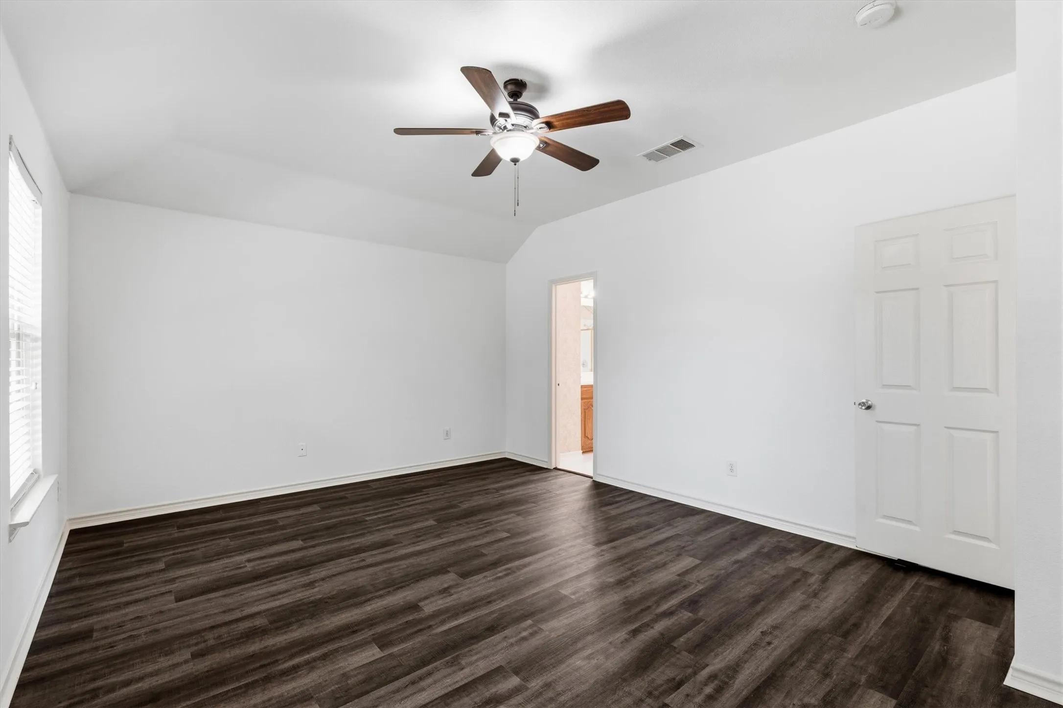 Single Family Residence For Sale in Collin County , 1332 Marwood Drive, Allen, Texas 75013, 4 Bedroom, 3 Bathroom, 2 Garage spaces, 2,274 Sqft, built in 2000, mls#21359602, Real Estate Agent in Allen, Homes For Sale in Collin county, Homes For Sale in Allen, Realtor in Allen Texas, Real Estate Brokerage Independent Realty Texas, Luminita Cordes Realtor