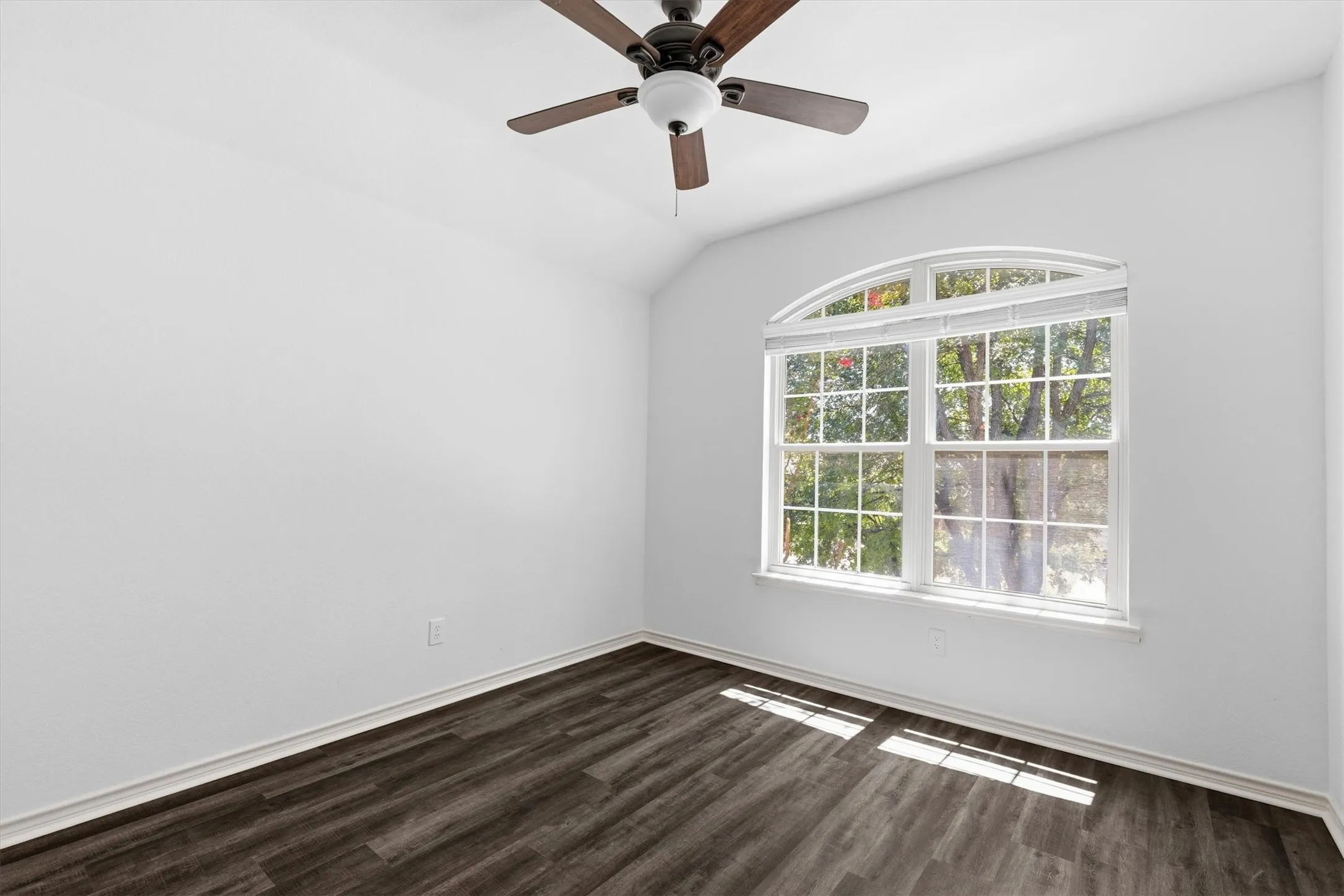 Single Family Residence For Sale in Collin County , 1332 Marwood Drive, Allen, Texas 75013, 4 Bedroom, 3 Bathroom, 2 Garage spaces, 2,274 Sqft, built in 2000, mls#21359602, Real Estate Agent in Allen, Homes For Sale in Collin county, Homes For Sale in Allen, Realtor in Allen Texas, Real Estate Brokerage Independent Realty Texas, Luminita Cordes Realtor