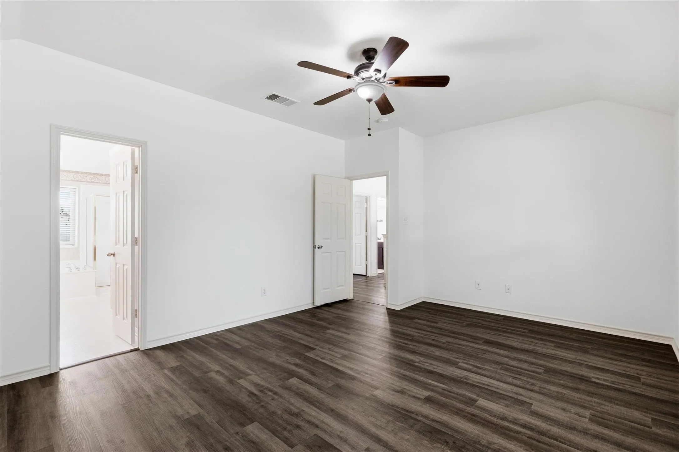Single Family Residence For Sale in Collin County , 1332 Marwood Drive, Allen, Texas 75013, 4 Bedroom, 3 Bathroom, 2 Garage spaces, 2,274 Sqft, built in 2000, mls#21359602, Real Estate Agent in Allen, Homes For Sale in Collin county, Homes For Sale in Allen, Realtor in Allen Texas, Real Estate Brokerage Independent Realty Texas, Luminita Cordes Realtor