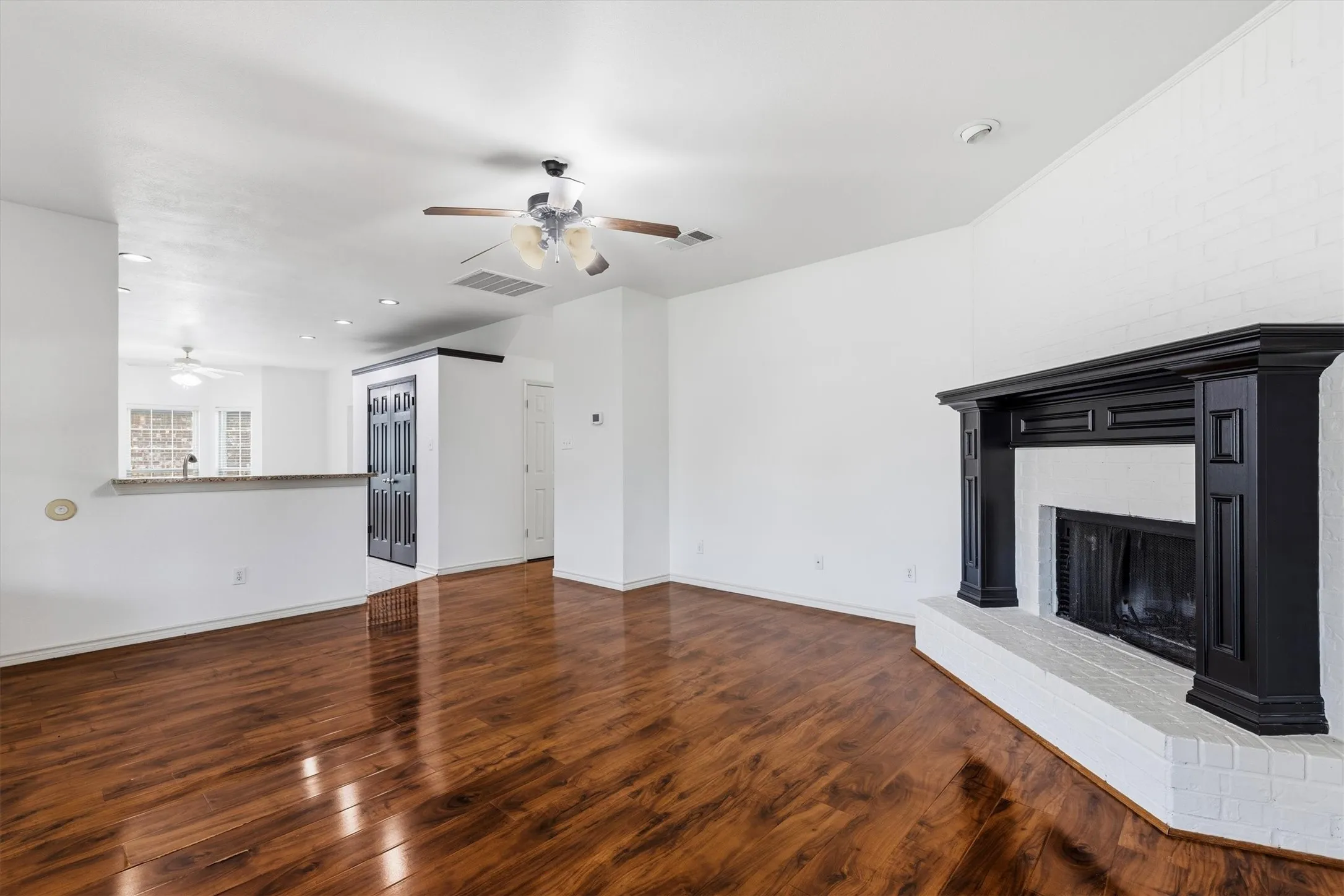 Single Family Residence For Sale in Collin County , 1332 Marwood Drive, Allen, Texas 75013, 4 Bedroom, 3 Bathroom, 2 Garage spaces, 2,274 Sqft, built in 2000, mls#21359602, Real Estate Agent in Allen, Homes For Sale in Collin county, Homes For Sale in Allen, Realtor in Allen Texas, Real Estate Brokerage Independent Realty Texas, Luminita Cordes Realtor