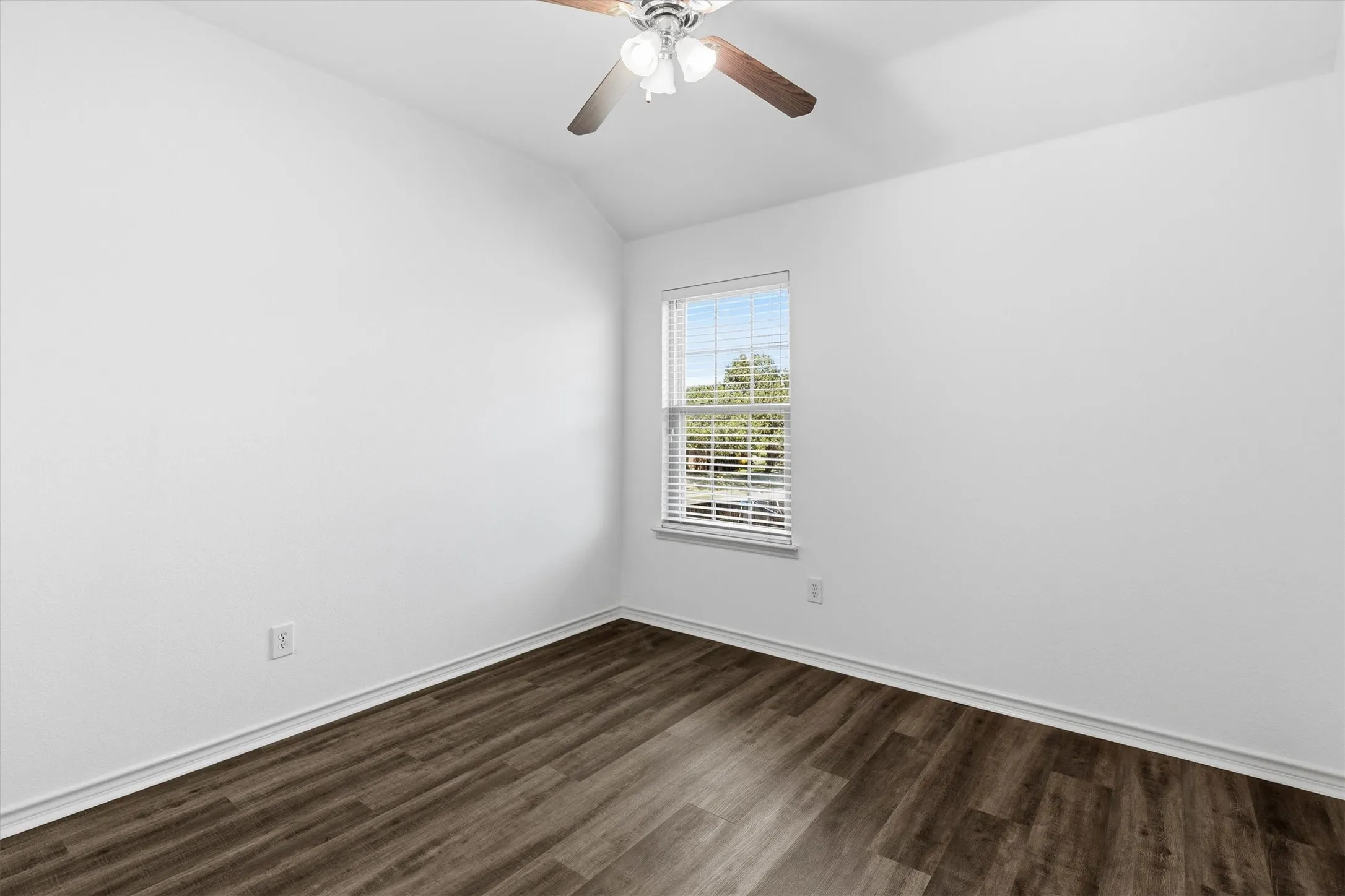 Single Family Residence For Sale in Collin County , 1332 Marwood Drive, Allen, Texas 75013, 4 Bedroom, 3 Bathroom, 2 Garage spaces, 2,274 Sqft, built in 2000, mls#21359602, Real Estate Agent in Allen, Homes For Sale in Collin county, Homes For Sale in Allen, Realtor in Allen Texas, Real Estate Brokerage Independent Realty Texas, Luminita Cordes Realtor