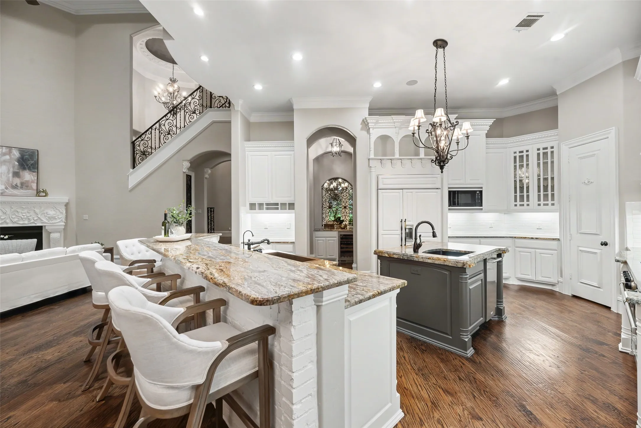 Single Family Residence For Sale in Tarrant County , 1851 Beam Drive, Southlake, Texas 76092, 5 Bedroom, 6 Bathroom, 4 Garage spaces, 6,115 Sqft, built in 2008, mls#21359752, Real Estate Agent in Southlake, Homes For Sale in Tarrant county, Homes For Sale in Southlake, Realtor in Southlake Texas, Real Estate Brokerage Independent Realty Texas, Luminita Cordes Realtor