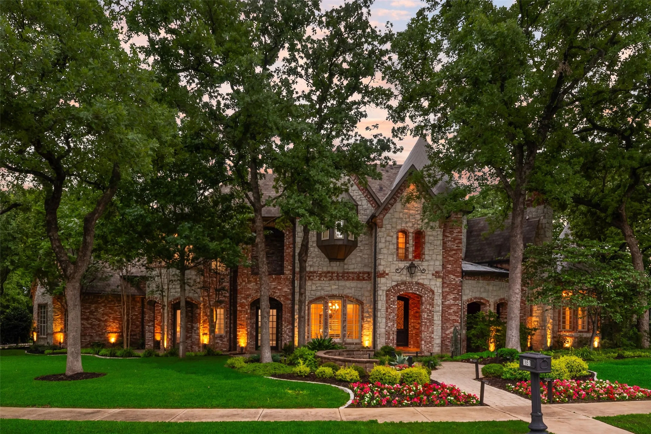 Single Family Residence For Sale in Tarrant County , 1851 Beam Drive, Southlake, Texas 76092, 5 Bedroom, 6 Bathroom, 4 Garage spaces, 6,115 Sqft, built in 2008, mls#21359752, Real Estate Agent in Southlake, Homes For Sale in Tarrant county, Homes For Sale in Southlake, Realtor in Southlake Texas, Real Estate Brokerage Independent Realty Texas, Luminita Cordes Realtor