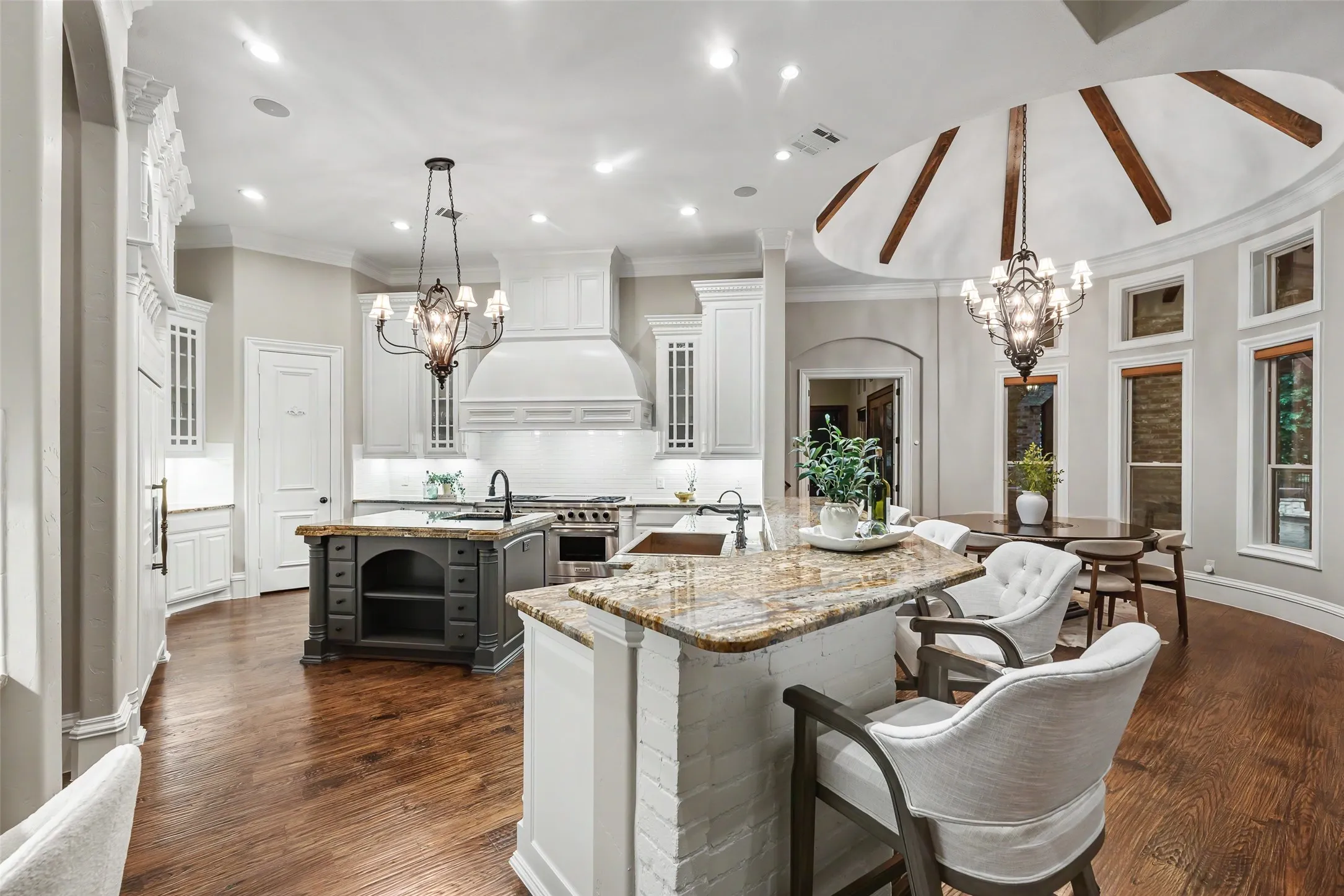 Single Family Residence For Sale in Tarrant County , 1851 Beam Drive, Southlake, Texas 76092, 5 Bedroom, 6 Bathroom, 4 Garage spaces, 6,115 Sqft, built in 2008, mls#21359752, Real Estate Agent in Southlake, Homes For Sale in Tarrant county, Homes For Sale in Southlake, Realtor in Southlake Texas, Real Estate Brokerage Independent Realty Texas, Luminita Cordes Realtor
