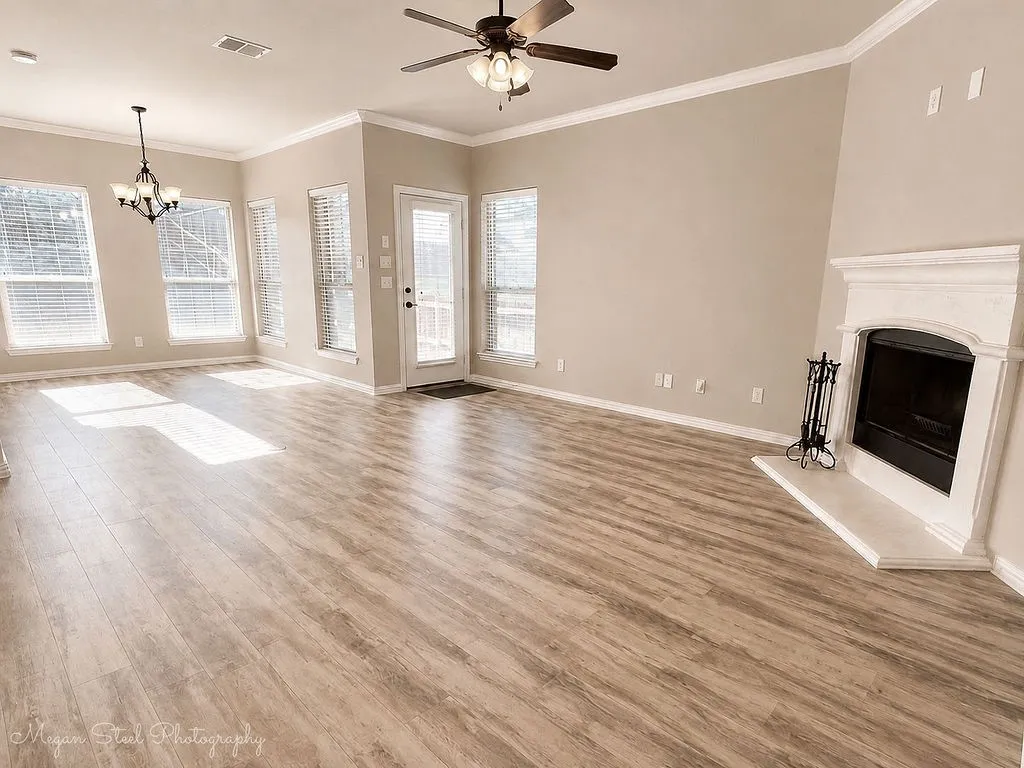 Single Family Residence For Sale in Parker County , 1533 Salado Trail, Weatherford, Texas 76087, 4 Bedroom, 3 Bathroom, 2 Garage spaces, 2,193 Sqft, built in 2013, mls#21358403, Real Estate Agent in Weatherford, Homes For Sale in Parker county, Homes For Sale in Weatherford, Realtor in Weatherford Texas, Real Estate Brokerage Independent Realty Texas, Luminita Cordes Realtor