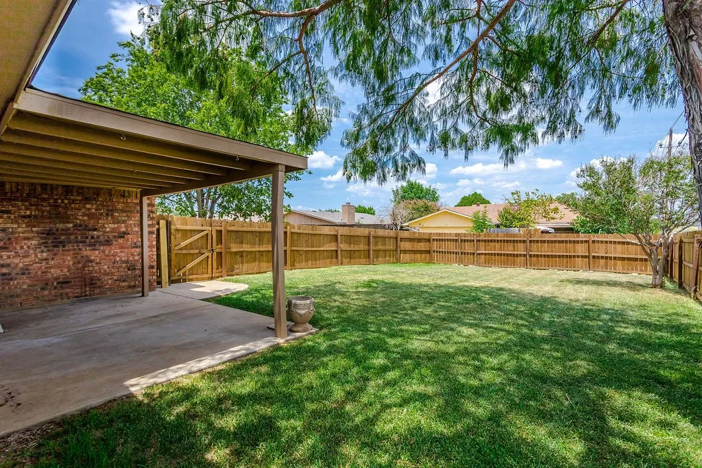 Single Family Residence For Rent in Denton County , 5264 Pruitt Drive, The Colony, Texas 75056, 3 Bedroom, 2 Bathroom, 2 Garage spaces, 1,881 Sqft, built in 1983, mls#21356626, Real Estate Agent in The Colony, Homes For Rent in Denton county, Homes For Rent in The Colony, Realtor in The Colony Texas, Real Estate Brokerage Independent Realty Texas, Luminita Cordes Realtor