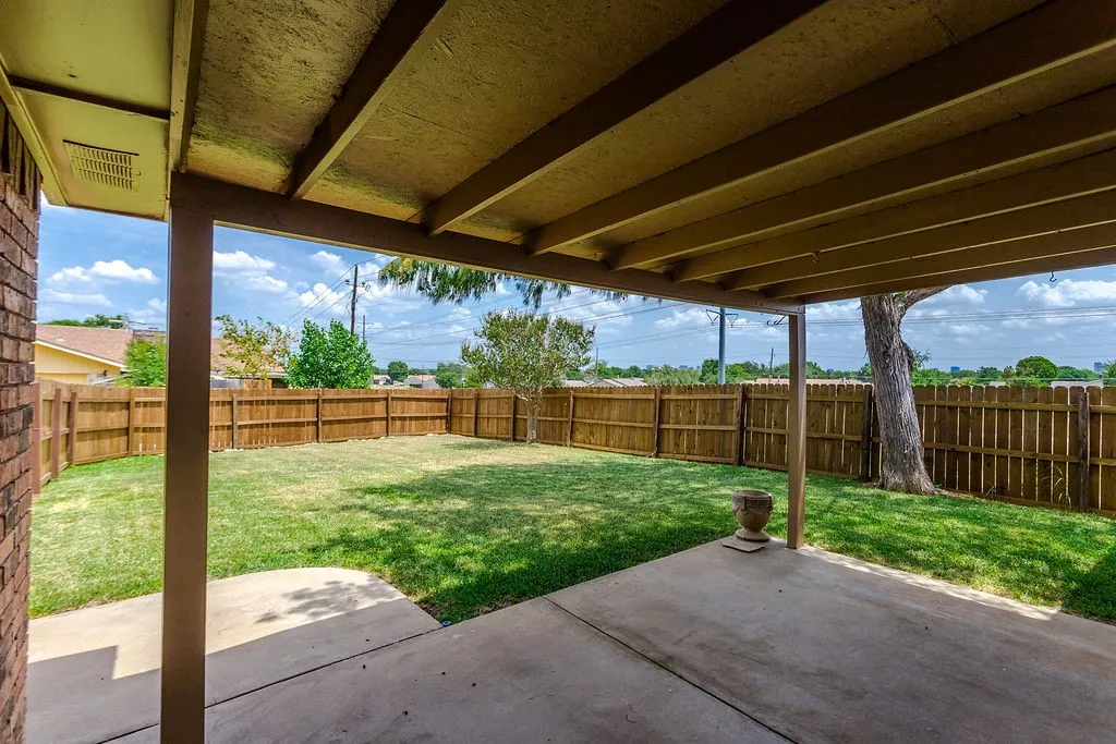 Single Family Residence For Rent in Denton County , 5264 Pruitt Drive, The Colony, Texas 75056, 3 Bedroom, 2 Bathroom, 2 Garage spaces, 1,881 Sqft, built in 1983, mls#21356626, Real Estate Agent in The Colony, Homes For Rent in Denton county, Homes For Rent in The Colony, Realtor in The Colony Texas, Real Estate Brokerage Independent Realty Texas, Luminita Cordes Realtor