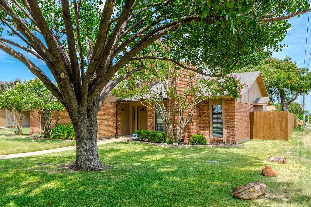 Single Family Residence For Rent in Denton County , 5264 Pruitt Drive, The Colony, Texas 75056, 3 Bedroom, 2 Bathroom, 2 Garage spaces, 1,881 Sqft, built in 1983, mls#21356626, Real Estate Agent in The Colony, Homes For Rent in Denton county, Homes For Rent in The Colony, Realtor in The Colony Texas, Real Estate Brokerage Independent Realty Texas, Luminita Cordes Realtor