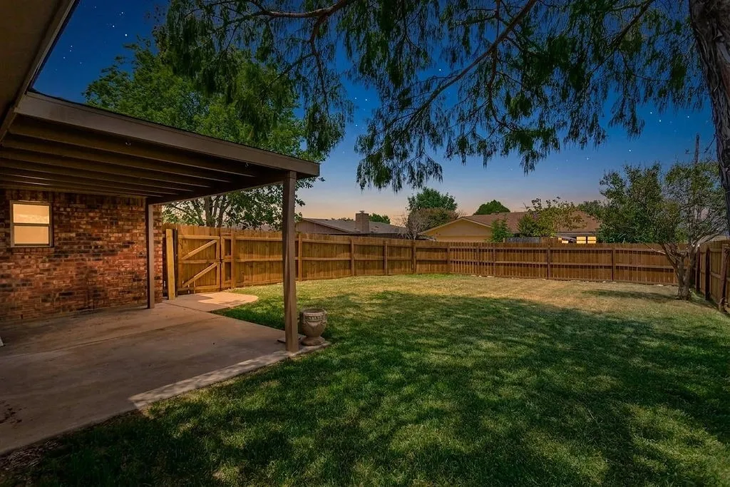 Single Family Residence For Rent in Denton County , 5264 Pruitt Drive, The Colony, Texas 75056, 3 Bedroom, 2 Bathroom, 2 Garage spaces, 1,881 Sqft, built in 1983, mls#21356626, Real Estate Agent in The Colony, Homes For Rent in Denton county, Homes For Rent in The Colony, Realtor in The Colony Texas, Real Estate Brokerage Independent Realty Texas, Luminita Cordes Realtor