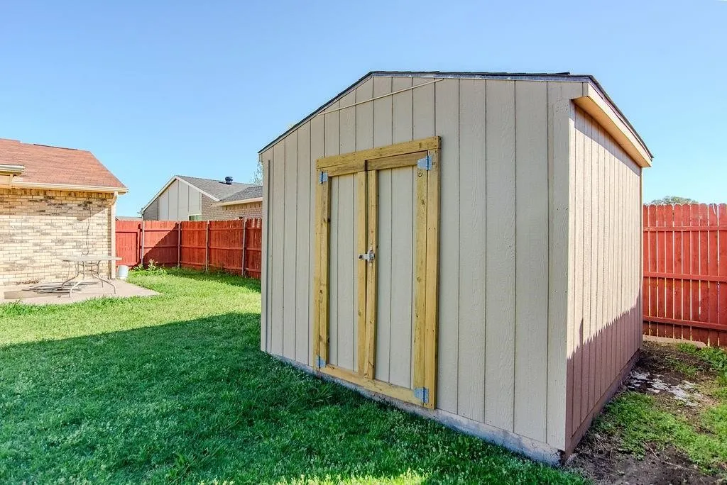 Single Family Residence For Rent in Denton County , 5613 Truitt Street, The Colony, Texas 75056, 3 Bedroom, 2 Bathroom, 2 Garage spaces, 1,711 Sqft, built in 1983, mls#21356520, Real Estate Agent in The Colony, Homes For Rent in Denton county, Homes For Rent in The Colony, Realtor in The Colony Texas, Real Estate Brokerage Independent Realty Texas, Luminita Cordes Realtor