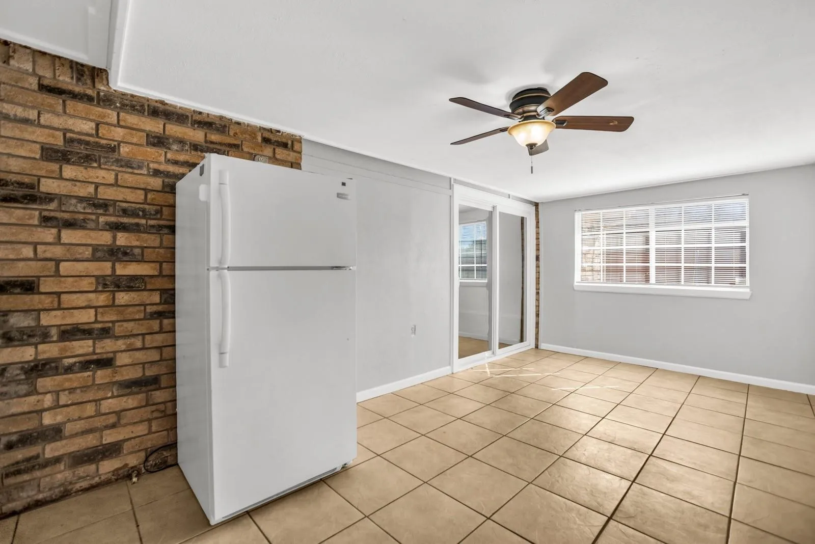 Single Family Residence For Rent in Denton County , 5613 Truitt Street, The Colony, Texas 75056, 3 Bedroom, 2 Bathroom, 2 Garage spaces, 1,711 Sqft, built in 1983, mls#21356520, Real Estate Agent in The Colony, Homes For Rent in Denton county, Homes For Rent in The Colony, Realtor in The Colony Texas, Real Estate Brokerage Independent Realty Texas, Luminita Cordes Realtor