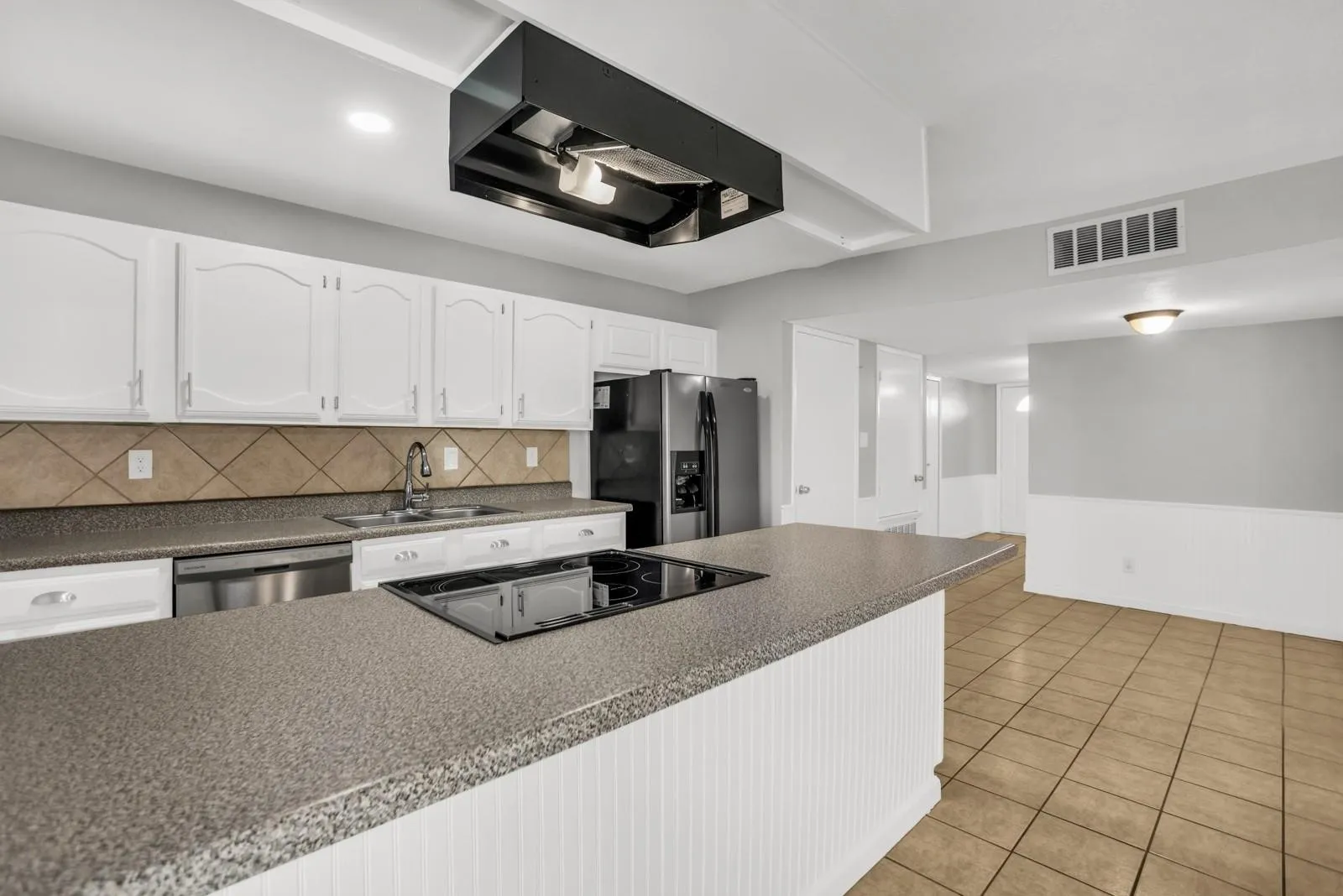 Single Family Residence For Rent in Denton County , 5613 Truitt Street, The Colony, Texas 75056, 3 Bedroom, 2 Bathroom, 2 Garage spaces, 1,711 Sqft, built in 1983, mls#21356520, Real Estate Agent in The Colony, Homes For Rent in Denton county, Homes For Rent in The Colony, Realtor in The Colony Texas, Real Estate Brokerage Independent Realty Texas, Luminita Cordes Realtor