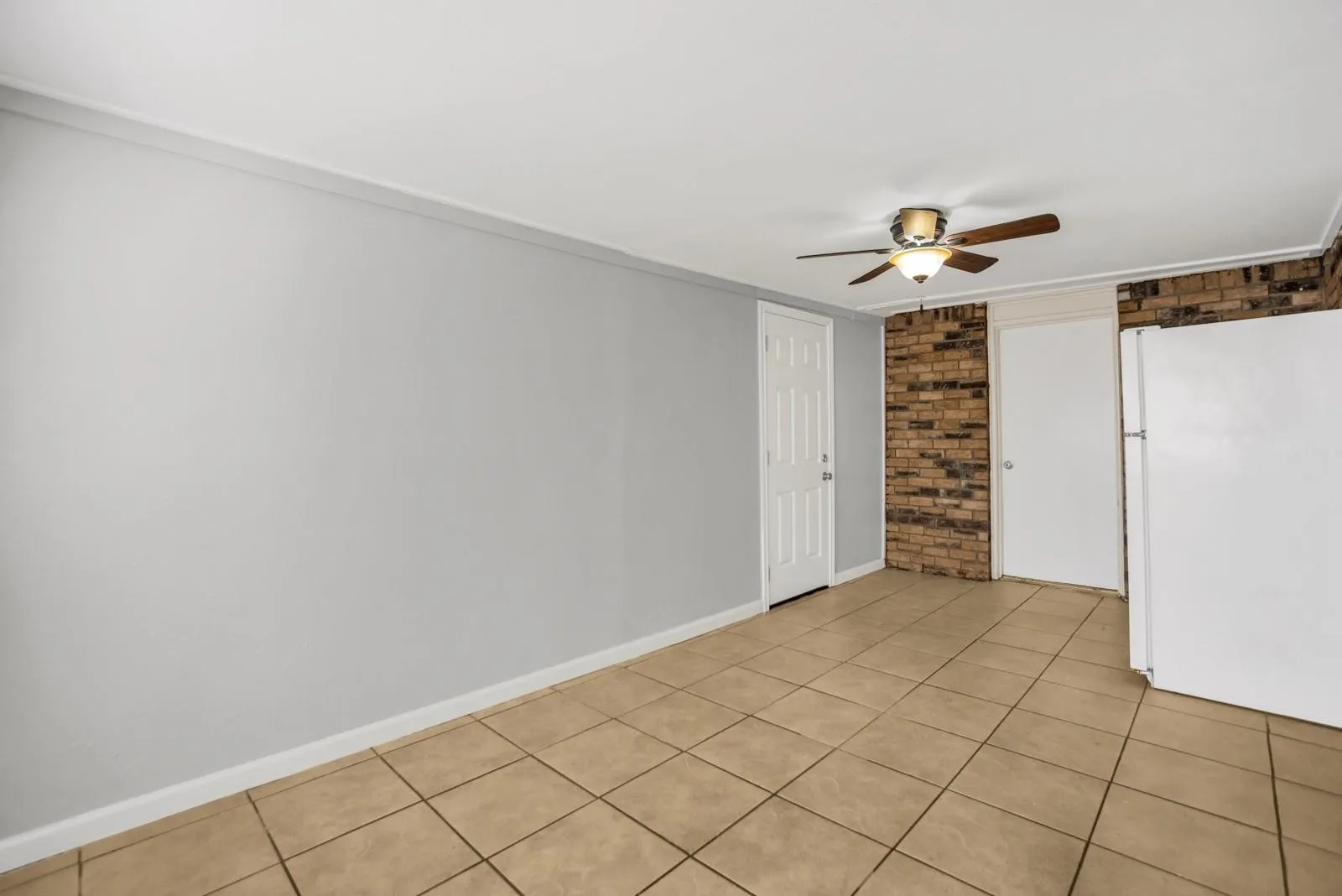 Single Family Residence For Rent in Denton County , 5613 Truitt Street, The Colony, Texas 75056, 3 Bedroom, 2 Bathroom, 2 Garage spaces, 1,711 Sqft, built in 1983, mls#21356520, Real Estate Agent in The Colony, Homes For Rent in Denton county, Homes For Rent in The Colony, Realtor in The Colony Texas, Real Estate Brokerage Independent Realty Texas, Luminita Cordes Realtor