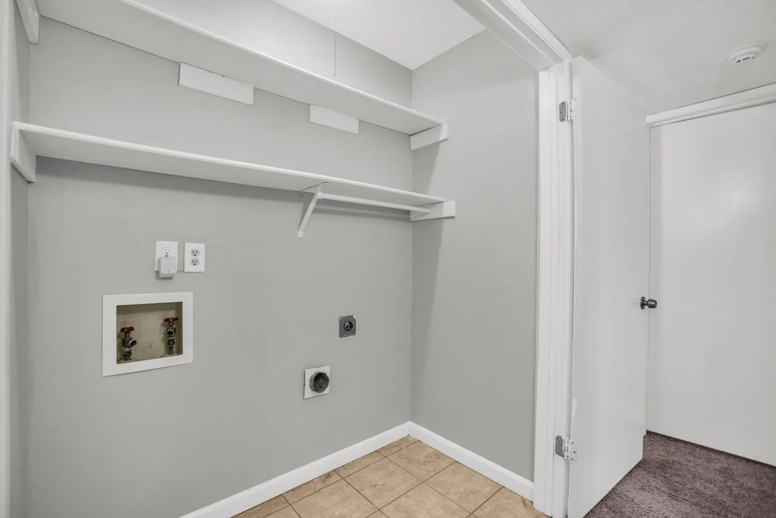 Single Family Residence For Rent in Denton County , 5613 Truitt Street, The Colony, Texas 75056, 3 Bedroom, 2 Bathroom, 2 Garage spaces, 1,711 Sqft, built in 1983, mls#21356520, Real Estate Agent in The Colony, Homes For Rent in Denton county, Homes For Rent in The Colony, Realtor in The Colony Texas, Real Estate Brokerage Independent Realty Texas, Luminita Cordes Realtor