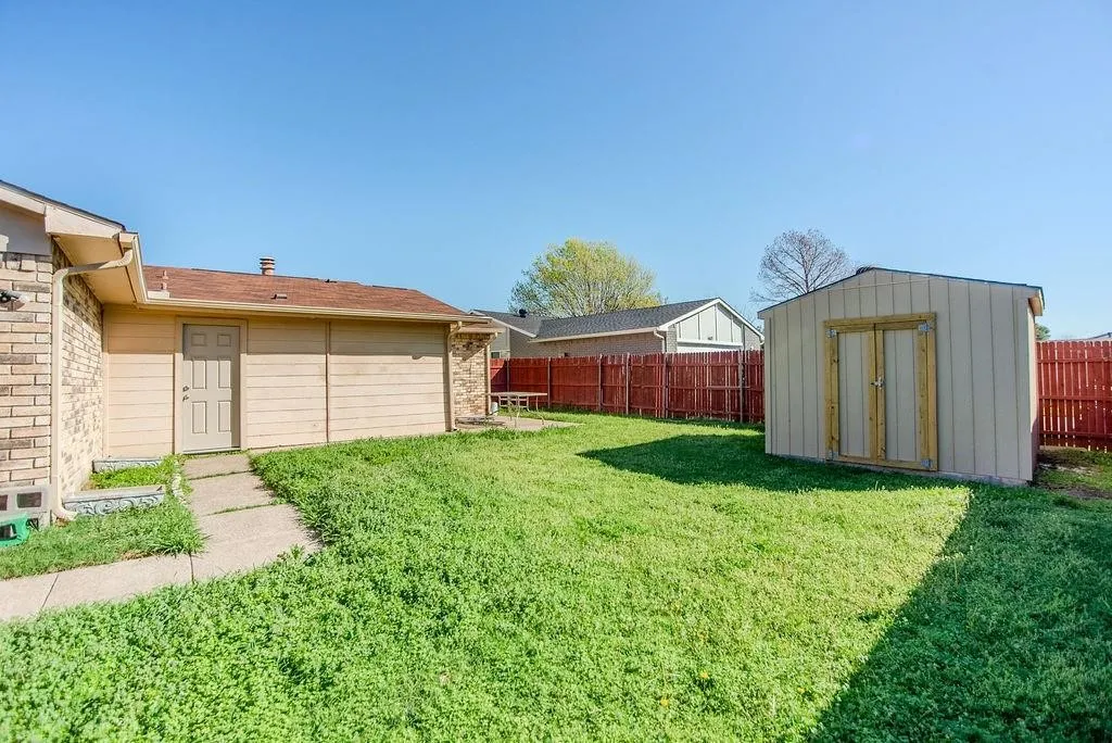 Single Family Residence For Rent in Denton County , 5613 Truitt Street, The Colony, Texas 75056, 3 Bedroom, 2 Bathroom, 2 Garage spaces, 1,711 Sqft, built in 1983, mls#21356520, Real Estate Agent in The Colony, Homes For Rent in Denton county, Homes For Rent in The Colony, Realtor in The Colony Texas, Real Estate Brokerage Independent Realty Texas, Luminita Cordes Realtor