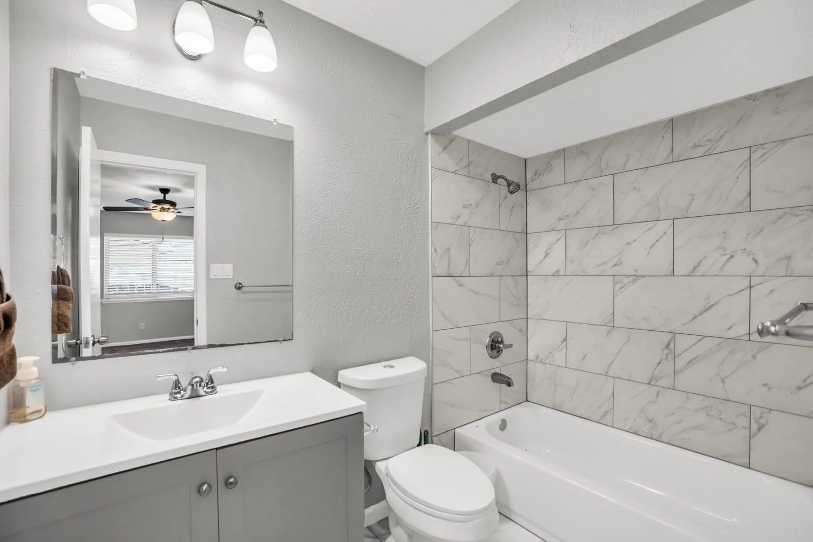Single Family Residence For Rent in Denton County , 5613 Truitt Street, The Colony, Texas 75056, 3 Bedroom, 2 Bathroom, 2 Garage spaces, 1,711 Sqft, built in 1983, mls#21356520, Real Estate Agent in The Colony, Homes For Rent in Denton county, Homes For Rent in The Colony, Realtor in The Colony Texas, Real Estate Brokerage Independent Realty Texas, Luminita Cordes Realtor