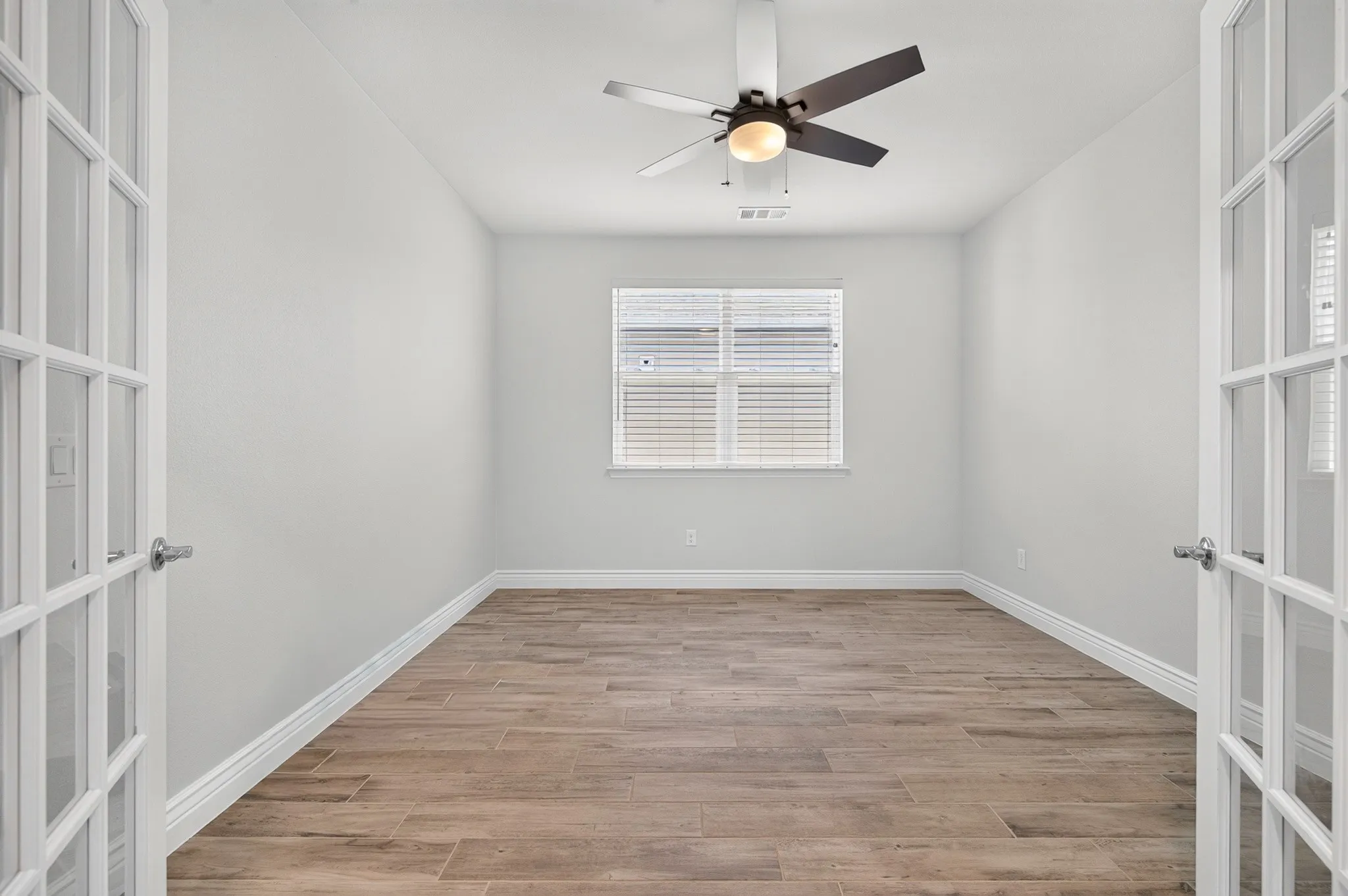 Single Family Residence For Sale in Denton County , 9516 Creekwood, Denton, Texas 76207, 2 Bedroom, 3 Bathroom, 3 Garage spaces, 1,787 Sqft, built in 2023, mls#21358356, Real Estate Agent in Denton, Homes For Sale in Denton county, Homes For Sale in Denton, Realtor in Denton Texas, Real Estate Brokerage Independent Realty Texas, Luminita Cordes Realtor