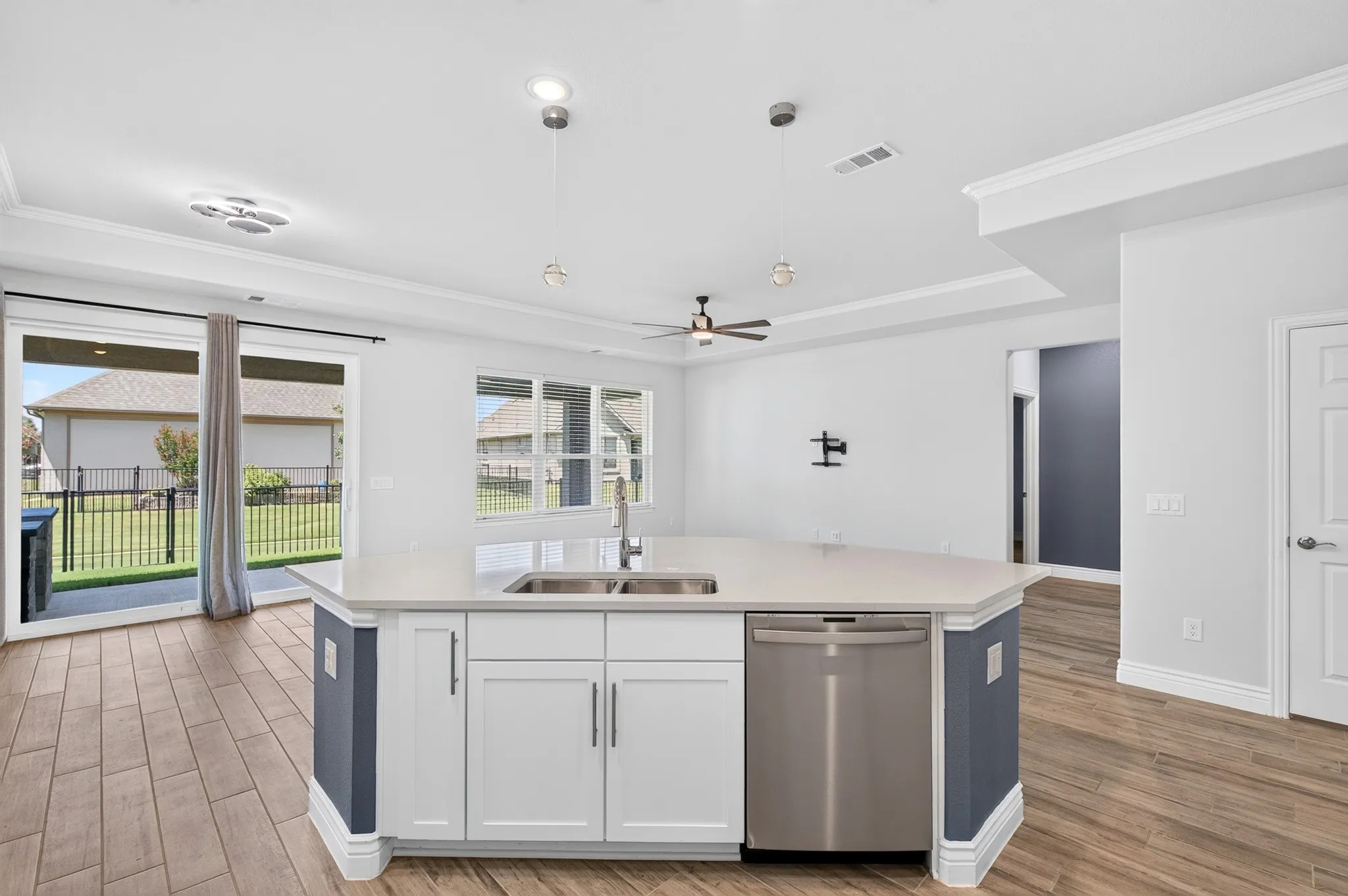 Single Family Residence For Sale in Denton County , 9516 Creekwood, Denton, Texas 76207, 2 Bedroom, 3 Bathroom, 3 Garage spaces, 1,787 Sqft, built in 2023, mls#21358356, Real Estate Agent in Denton, Homes For Sale in Denton county, Homes For Sale in Denton, Realtor in Denton Texas, Real Estate Brokerage Independent Realty Texas, Luminita Cordes Realtor