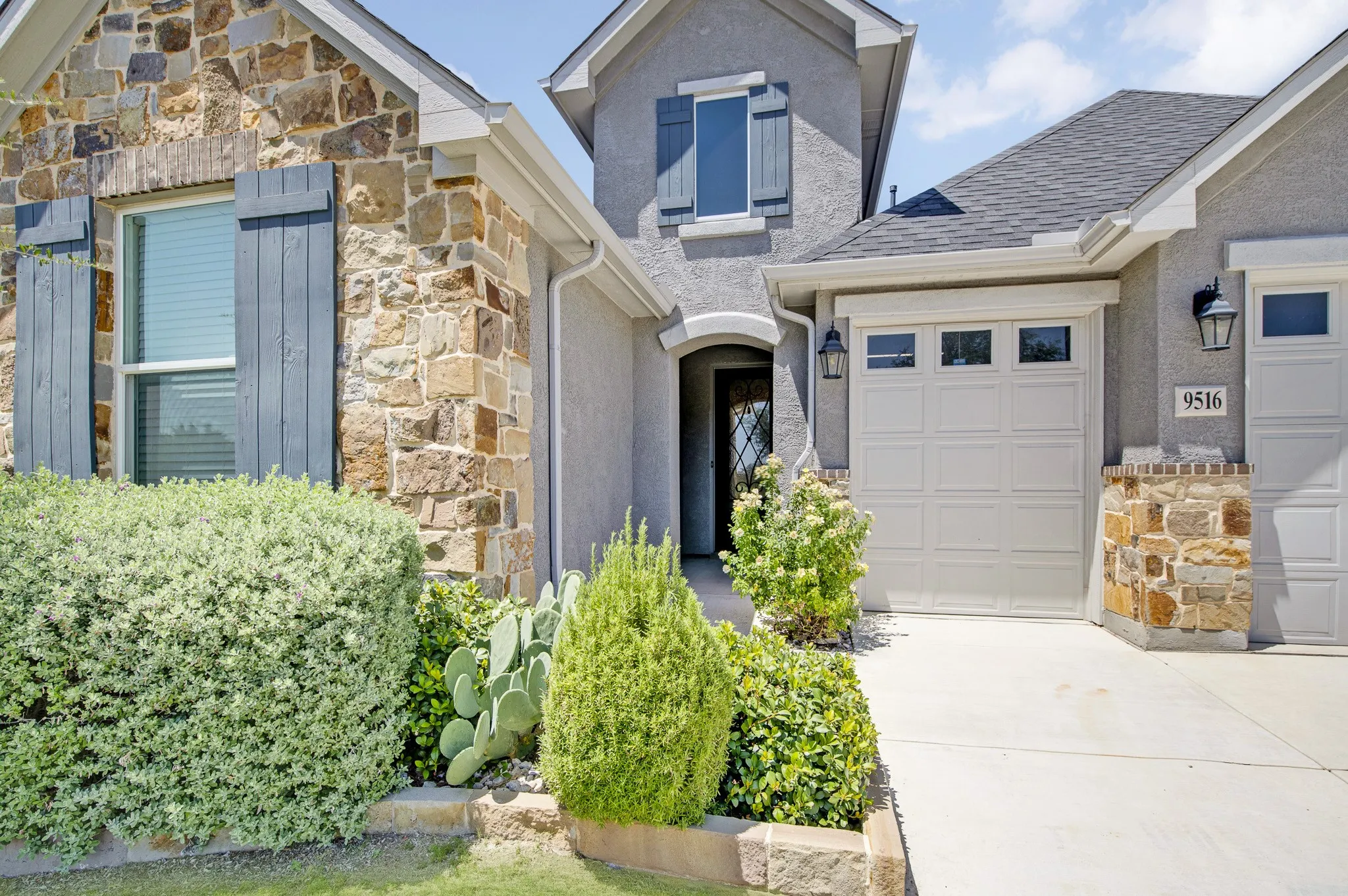Single Family Residence For Sale in Denton County , 9516 Creekwood, Denton, Texas 76207, 2 Bedroom, 3 Bathroom, 3 Garage spaces, 1,787 Sqft, built in 2023, mls#21358356, Real Estate Agent in Denton, Homes For Sale in Denton county, Homes For Sale in Denton, Realtor in Denton Texas, Real Estate Brokerage Independent Realty Texas, Luminita Cordes Realtor