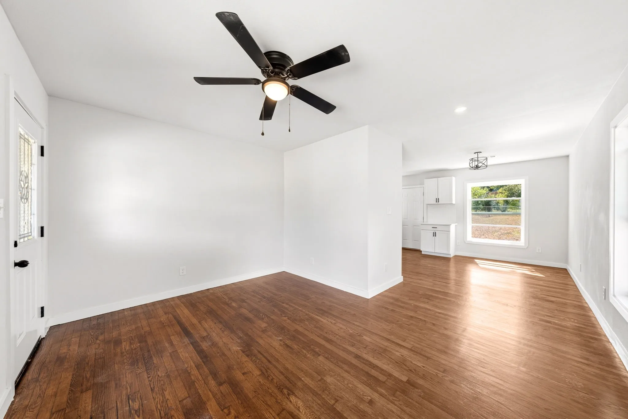 Single Family Residence For Sale in Dallas County , 3631 Idaho Avenue, Dallas, Texas 75216, 3 Bedroom, 2 Bathroom, 1 Garage spaces, 1,079 Sqft, built in 1950, mls#21359244, Real Estate Agent in Dallas, Homes For Sale in Dallas county, Homes For Sale in Dallas, Realtor in Dallas Texas, Real Estate Brokerage Independent Realty Texas, Luminita Cordes Realtor