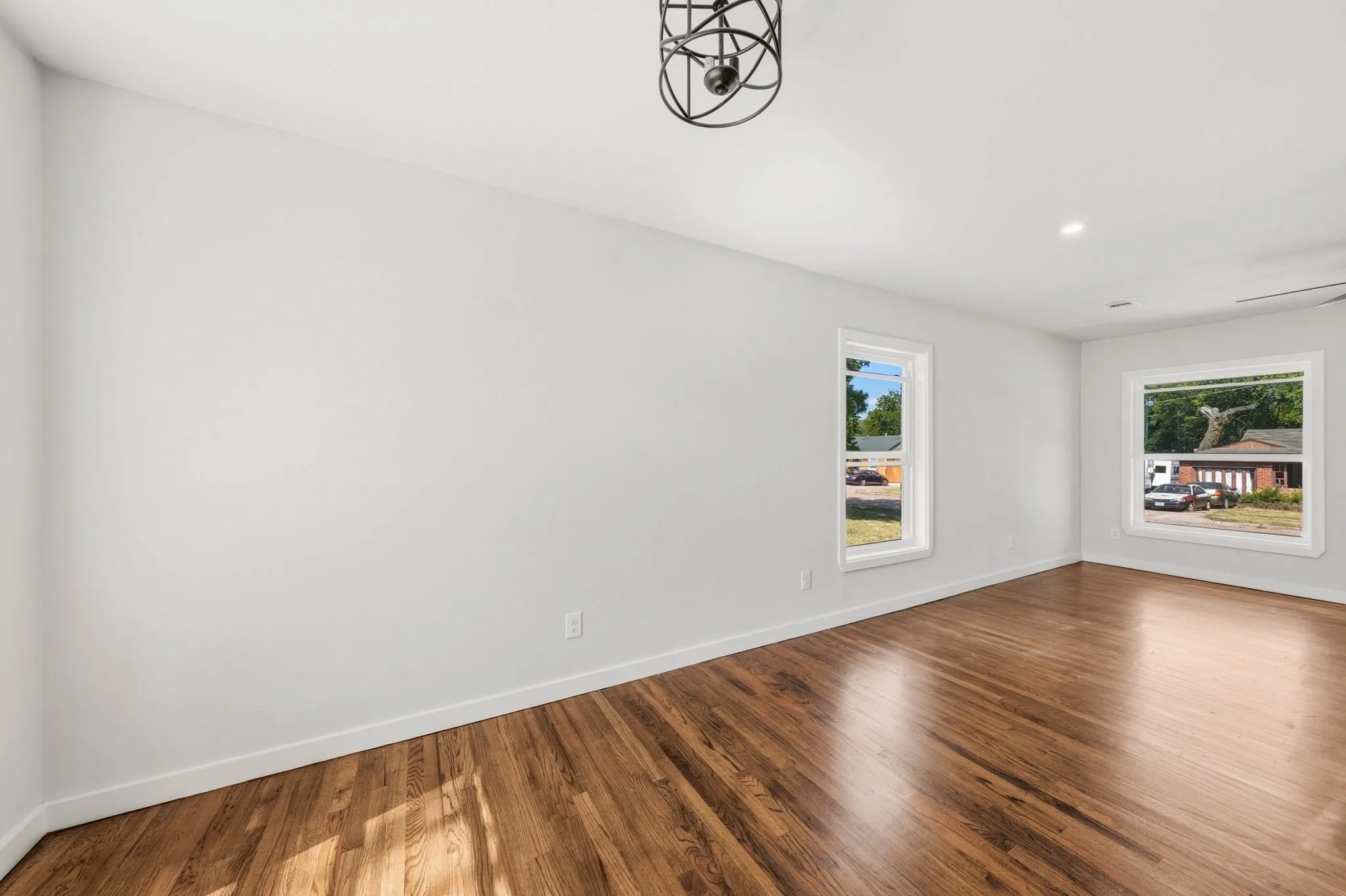 Single Family Residence For Sale in Dallas County , 3631 Idaho Avenue, Dallas, Texas 75216, 3 Bedroom, 2 Bathroom, 1 Garage spaces, 1,079 Sqft, built in 1950, mls#21359244, Real Estate Agent in Dallas, Homes For Sale in Dallas county, Homes For Sale in Dallas, Realtor in Dallas Texas, Real Estate Brokerage Independent Realty Texas, Luminita Cordes Realtor