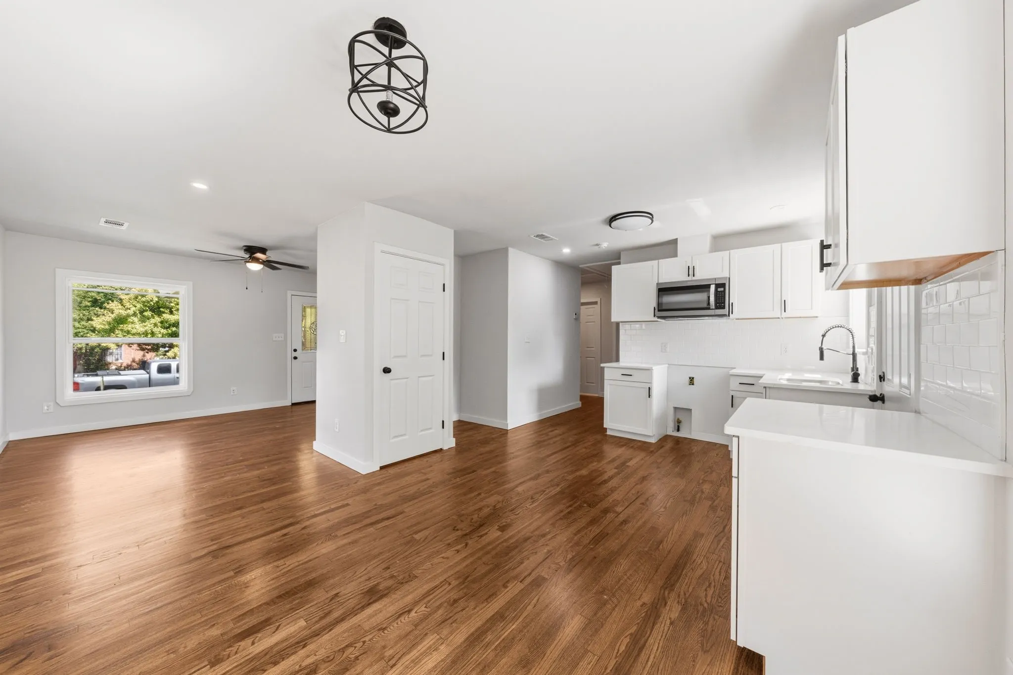 Single Family Residence For Sale in Dallas County , 3631 Idaho Avenue, Dallas, Texas 75216, 3 Bedroom, 2 Bathroom, 1 Garage spaces, 1,079 Sqft, built in 1950, mls#21359244, Real Estate Agent in Dallas, Homes For Sale in Dallas county, Homes For Sale in Dallas, Realtor in Dallas Texas, Real Estate Brokerage Independent Realty Texas, Luminita Cordes Realtor