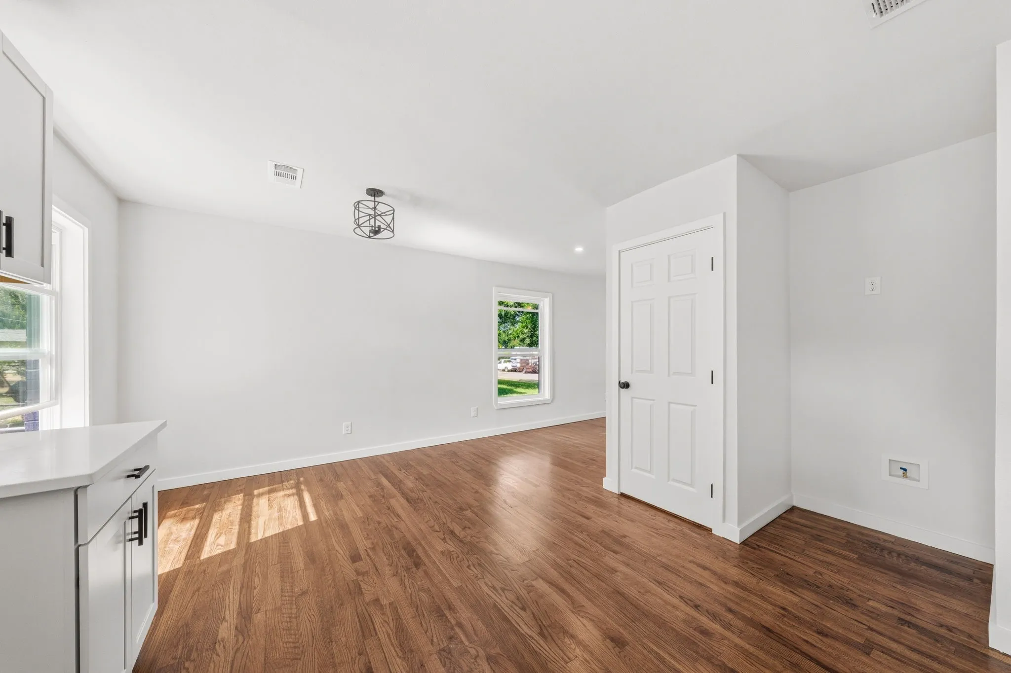 Single Family Residence For Sale in Dallas County , 3631 Idaho Avenue, Dallas, Texas 75216, 3 Bedroom, 2 Bathroom, 1 Garage spaces, 1,079 Sqft, built in 1950, mls#21359244, Real Estate Agent in Dallas, Homes For Sale in Dallas county, Homes For Sale in Dallas, Realtor in Dallas Texas, Real Estate Brokerage Independent Realty Texas, Luminita Cordes Realtor