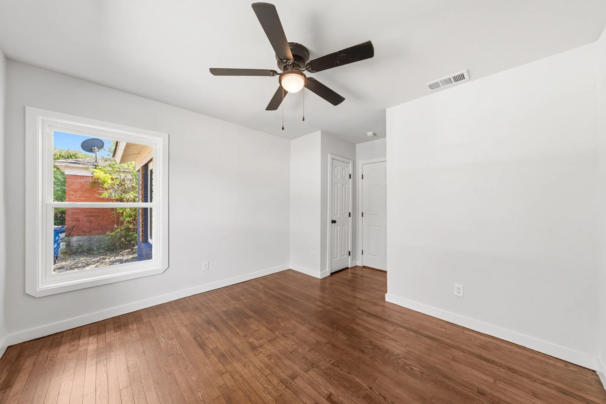 Single Family Residence For Sale in Dallas County , 3631 Idaho Avenue, Dallas, Texas 75216, 3 Bedroom, 2 Bathroom, 1 Garage spaces, 1,079 Sqft, built in 1950, mls#21359244, Real Estate Agent in Dallas, Homes For Sale in Dallas county, Homes For Sale in Dallas, Realtor in Dallas Texas, Real Estate Brokerage Independent Realty Texas, Luminita Cordes Realtor