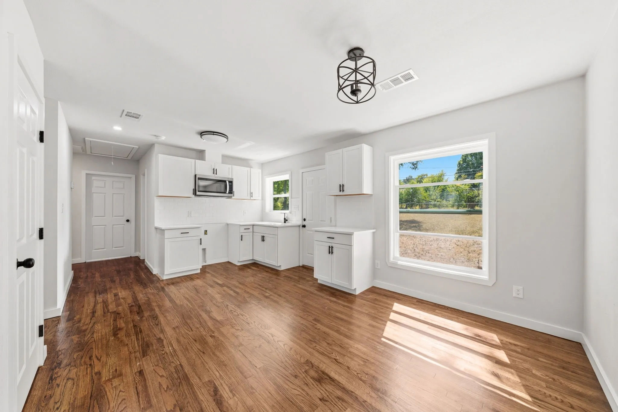 Single Family Residence For Sale in Dallas County , 3631 Idaho Avenue, Dallas, Texas 75216, 3 Bedroom, 2 Bathroom, 1 Garage spaces, 1,079 Sqft, built in 1950, mls#21359244, Real Estate Agent in Dallas, Homes For Sale in Dallas county, Homes For Sale in Dallas, Realtor in Dallas Texas, Real Estate Brokerage Independent Realty Texas, Luminita Cordes Realtor