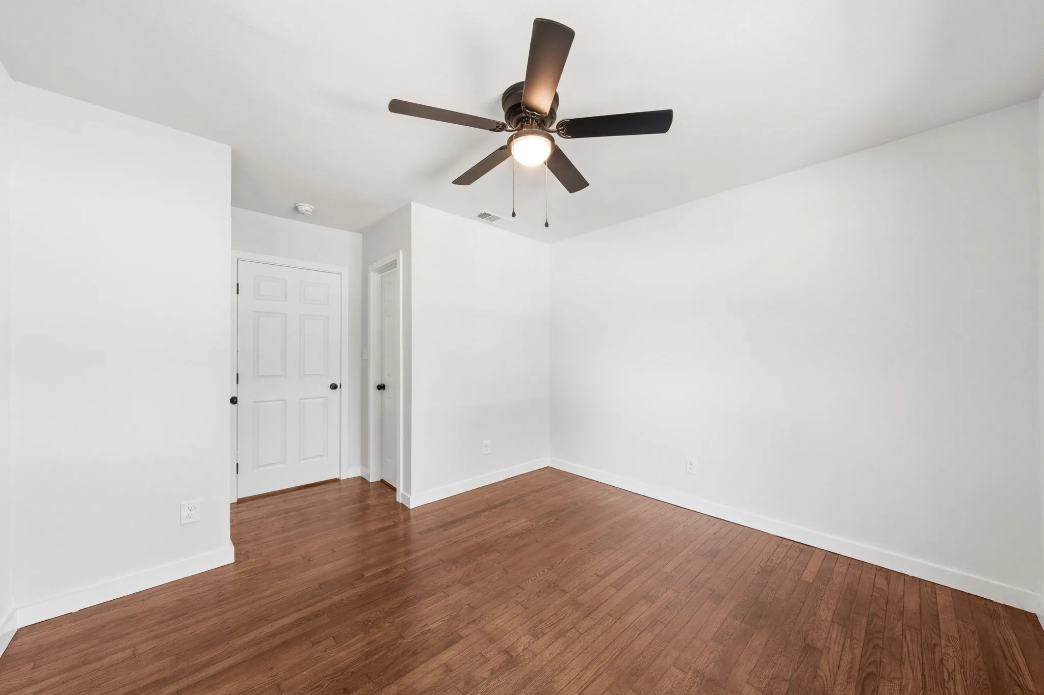 Single Family Residence For Sale in Dallas County , 3631 Idaho Avenue, Dallas, Texas 75216, 3 Bedroom, 2 Bathroom, 1 Garage spaces, 1,079 Sqft, built in 1950, mls#21359244, Real Estate Agent in Dallas, Homes For Sale in Dallas county, Homes For Sale in Dallas, Realtor in Dallas Texas, Real Estate Brokerage Independent Realty Texas, Luminita Cordes Realtor