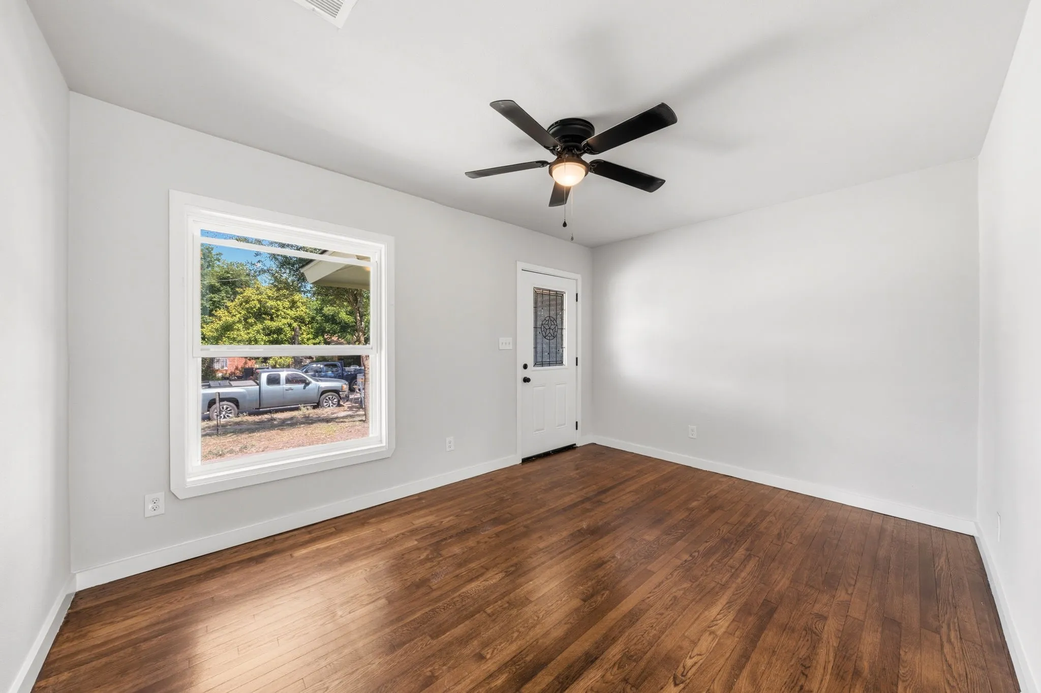 Single Family Residence For Sale in Dallas County , 3631 Idaho Avenue, Dallas, Texas 75216, 3 Bedroom, 2 Bathroom, 1 Garage spaces, 1,079 Sqft, built in 1950, mls#21359244, Real Estate Agent in Dallas, Homes For Sale in Dallas county, Homes For Sale in Dallas, Realtor in Dallas Texas, Real Estate Brokerage Independent Realty Texas, Luminita Cordes Realtor