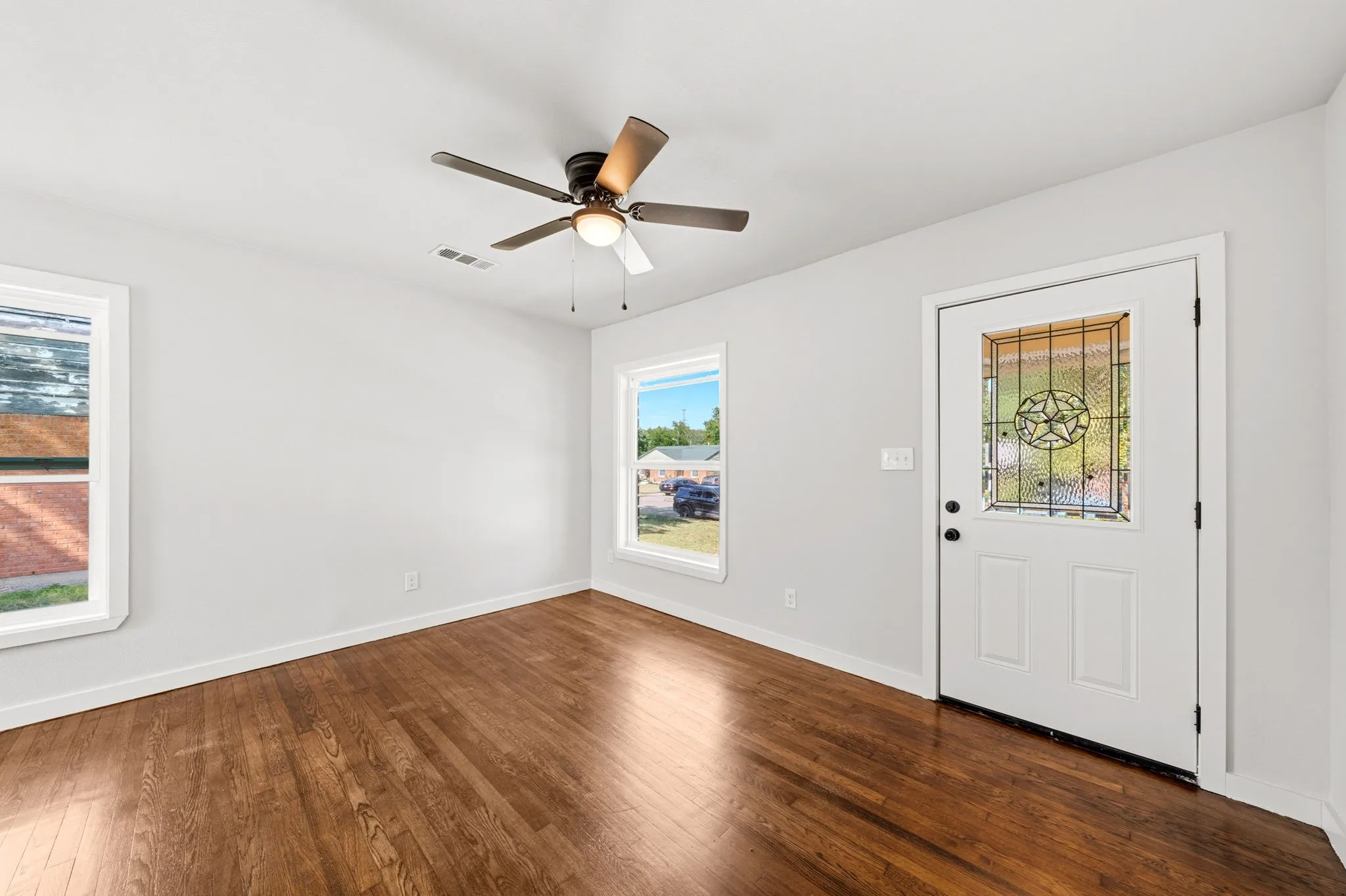 Single Family Residence For Sale in Dallas County , 3631 Idaho Avenue, Dallas, Texas 75216, 3 Bedroom, 2 Bathroom, 1 Garage spaces, 1,079 Sqft, built in 1950, mls#21359244, Real Estate Agent in Dallas, Homes For Sale in Dallas county, Homes For Sale in Dallas, Realtor in Dallas Texas, Real Estate Brokerage Independent Realty Texas, Luminita Cordes Realtor