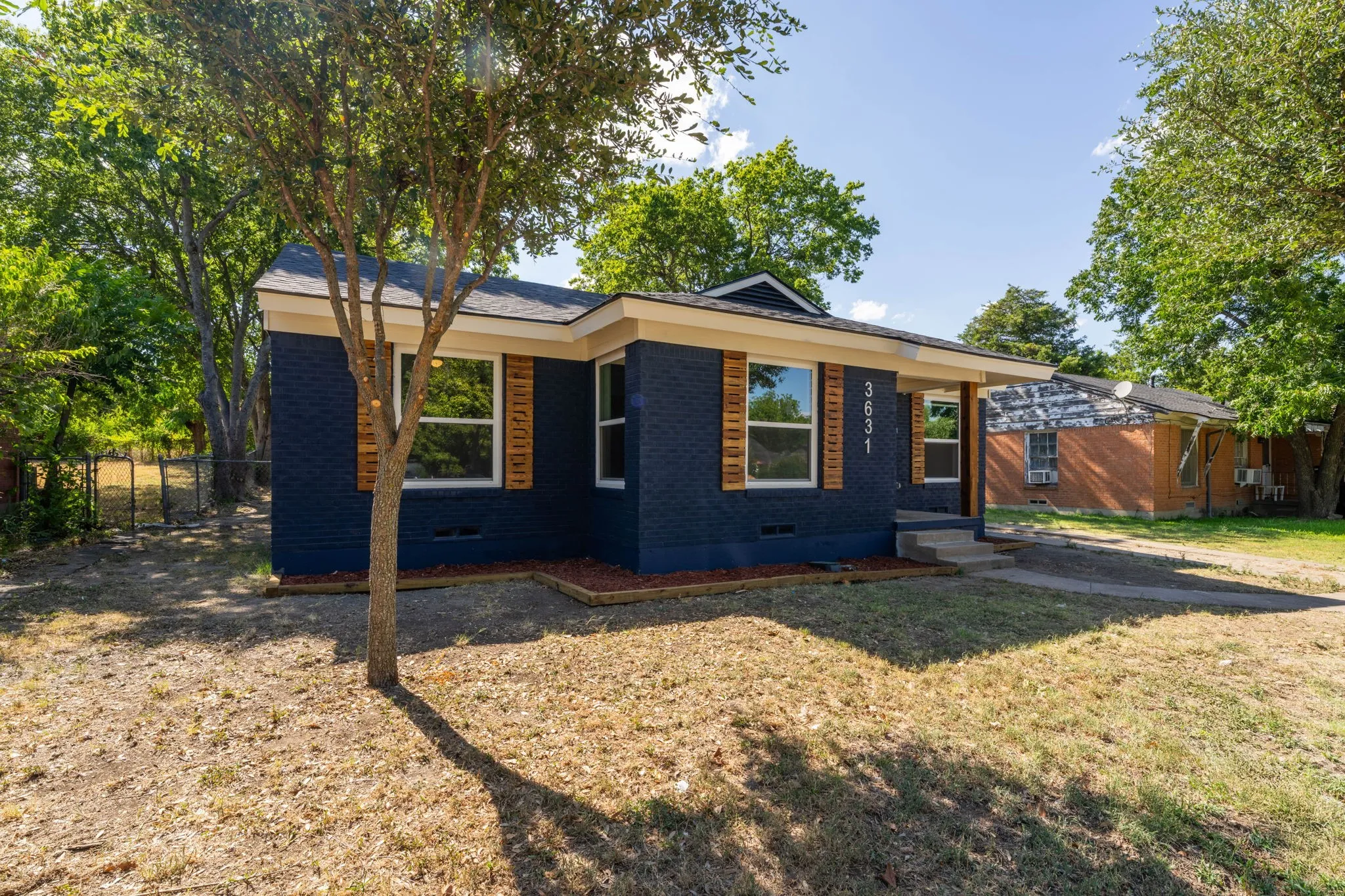 Single Family Residence For Sale in Dallas County , 3631 Idaho Avenue, Dallas, Texas 75216, 3 Bedroom, 2 Bathroom, 1 Garage spaces, 1,079 Sqft, built in 1950, mls#21359244, Real Estate Agent in Dallas, Homes For Sale in Dallas county, Homes For Sale in Dallas, Realtor in Dallas Texas, Real Estate Brokerage Independent Realty Texas, Luminita Cordes Realtor