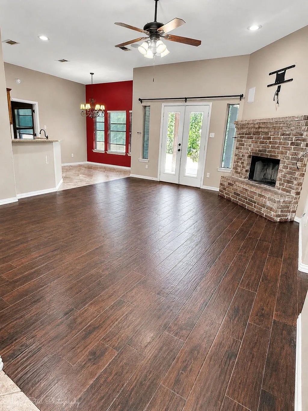 Single Family Residence For Sale in Parker County , 108 Tay Court, Weatherford, Texas 76088, 3 Bedroom, 2 Bathroom, 2 Garage spaces, 1,635 Sqft, built in 2008, mls#21358425, Real Estate Agent in Weatherford, Homes For Sale in Parker county, Homes For Sale in Weatherford, Realtor in Weatherford Texas, Real Estate Brokerage Independent Realty Texas, Luminita Cordes Realtor
