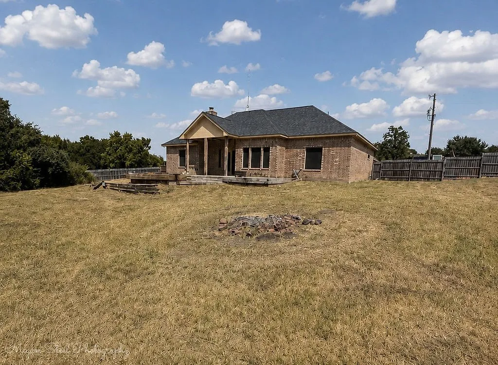Single Family Residence For Sale in Parker County , 108 Tay Court, Weatherford, Texas 76088, 3 Bedroom, 2 Bathroom, 2 Garage spaces, 1,635 Sqft, built in 2008, mls#21358425, Real Estate Agent in Weatherford, Homes For Sale in Parker county, Homes For Sale in Weatherford, Realtor in Weatherford Texas, Real Estate Brokerage Independent Realty Texas, Luminita Cordes Realtor