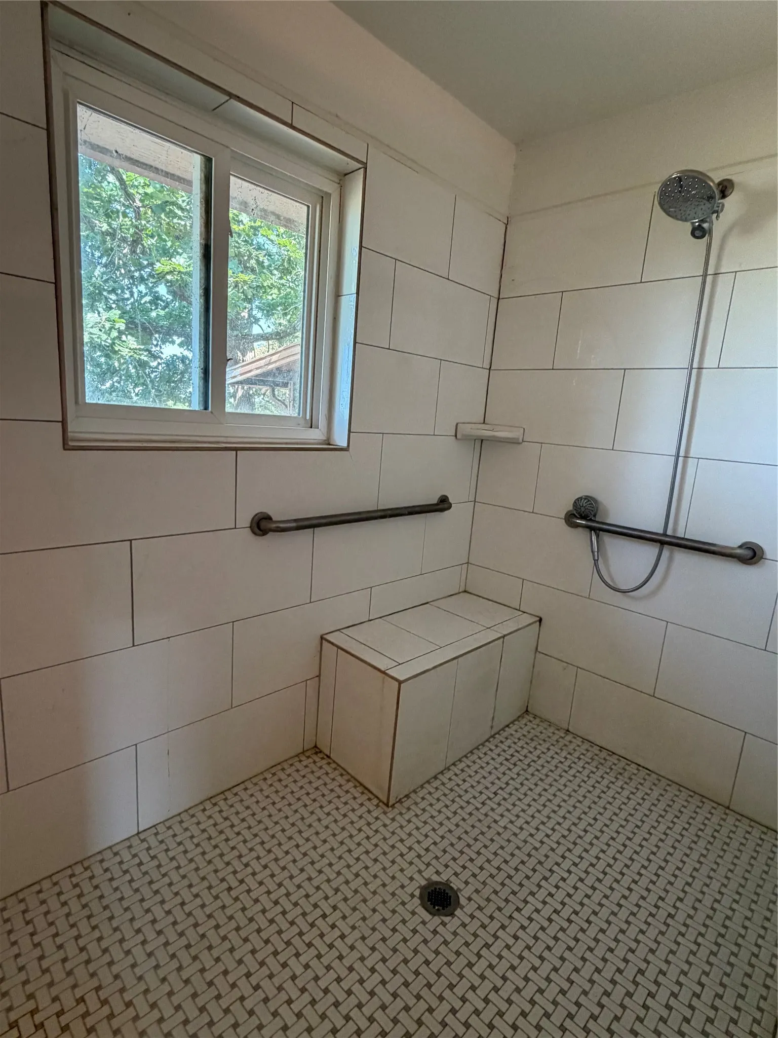 Single Family Residence For Sale in Hunt County , 4320 Fm 118, Greenville, Texas 75401, 3 Bedroom, 1 Bathroom, 2 Garage spaces, 1,369 Sqft, built in 1980, mls#21357843, Real Estate Agent in Greenville, Homes For Sale in Hunt county, Homes For Sale in Greenville, Realtor in Greenville Texas, Real Estate Brokerage Independent Realty Texas, Luminita Cordes Realtor